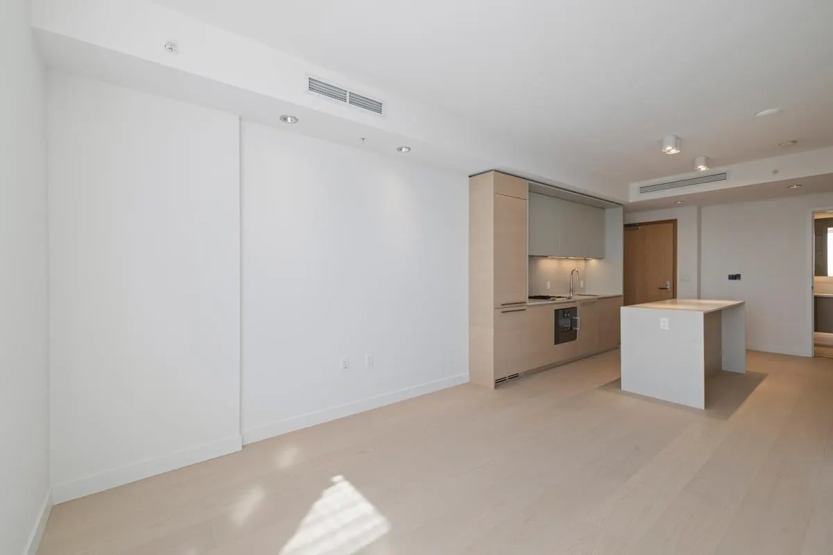 4307 1289 Hornby Street