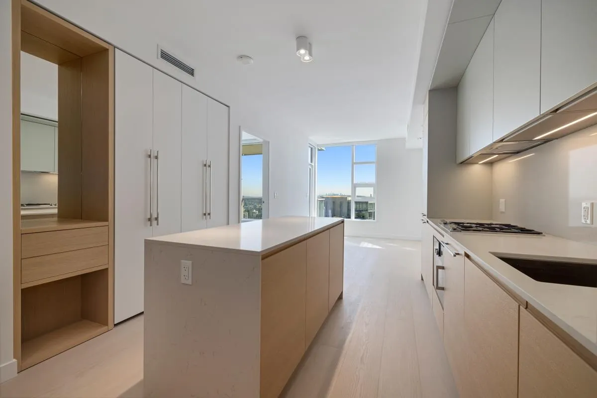 4307 1289 Hornby Street