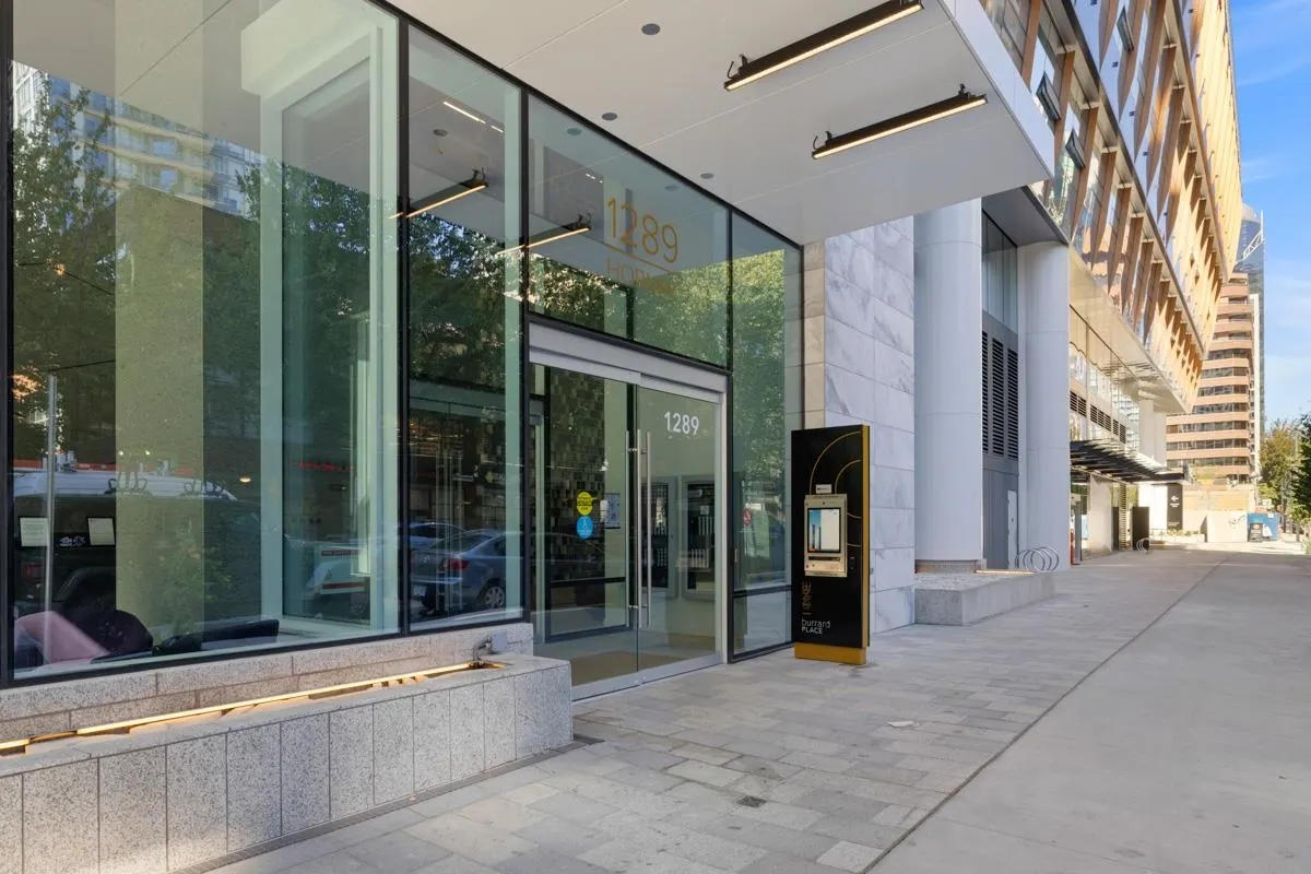 4307 1289 Hornby Street