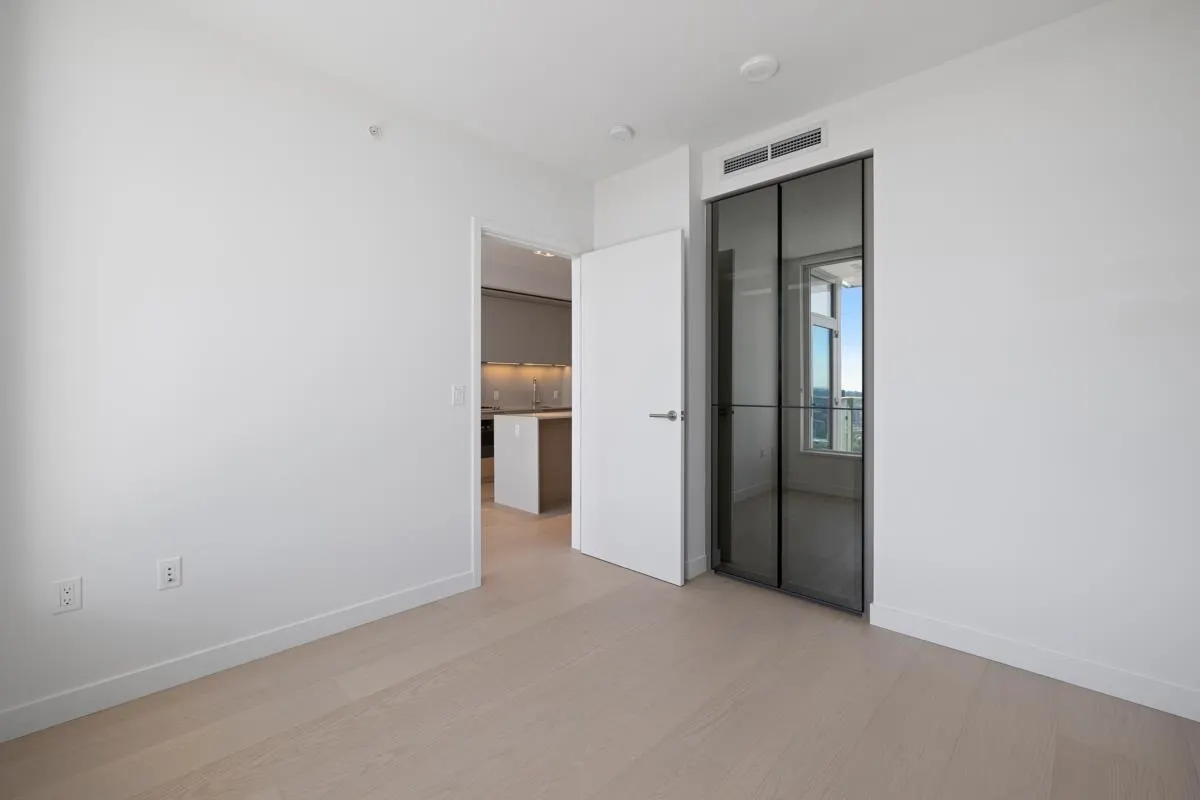 4307 1289 Hornby Street