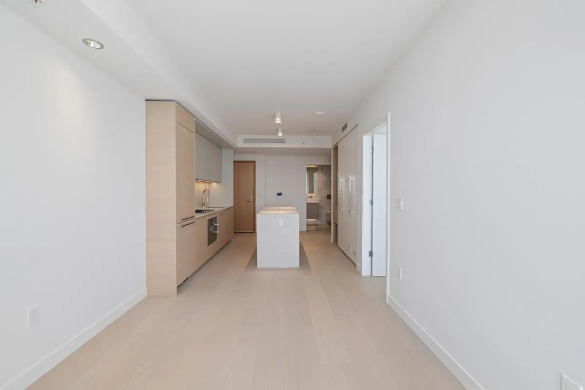 4307 1289 Hornby Street