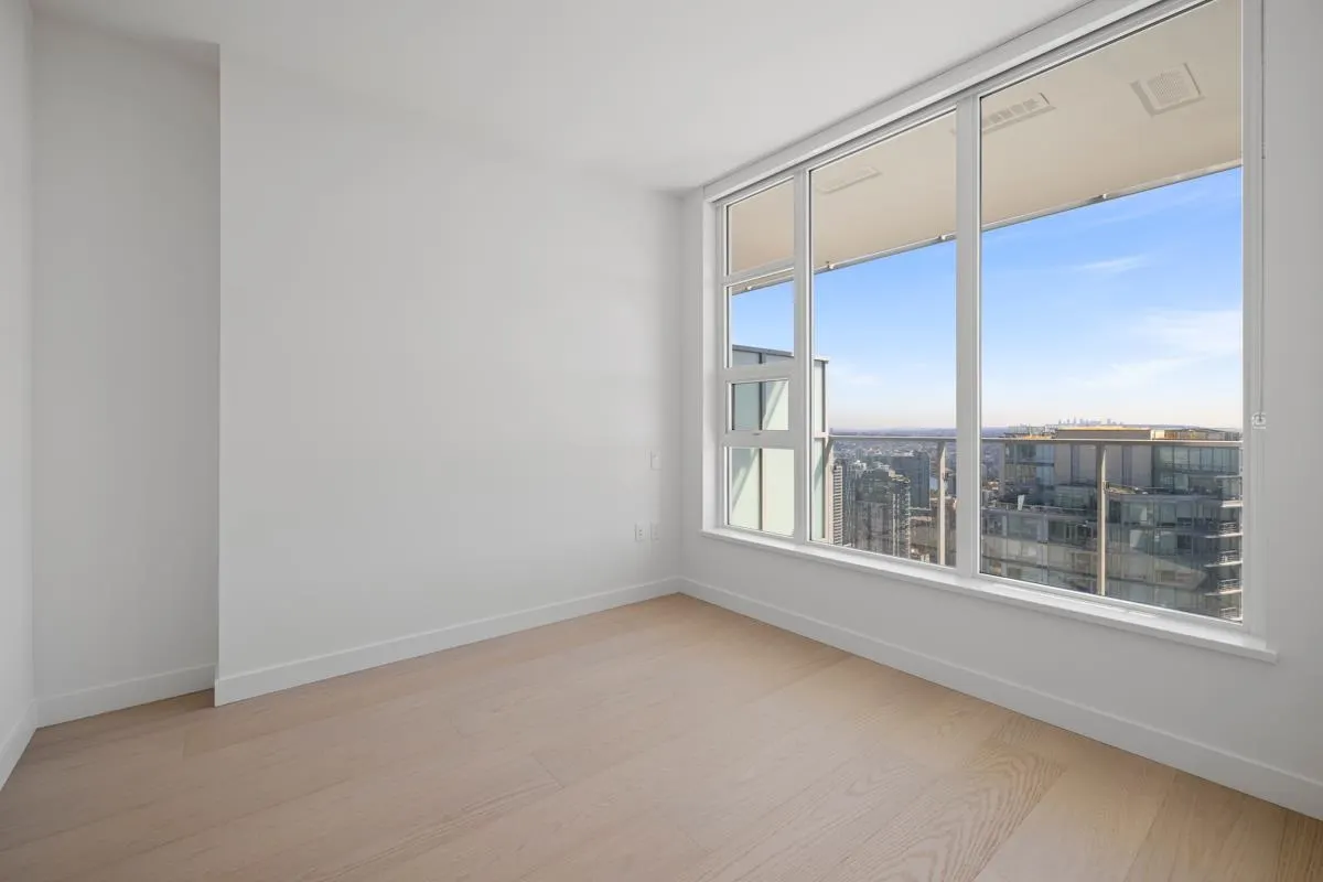 4307 1289 Hornby Street