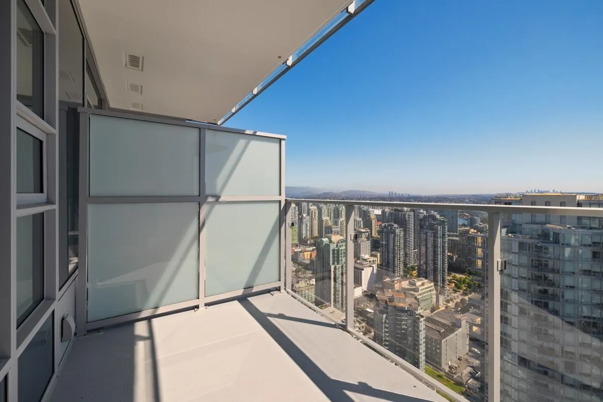 4307 1289 Hornby Street