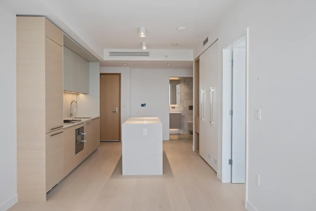 4307 1289 Hornby Street