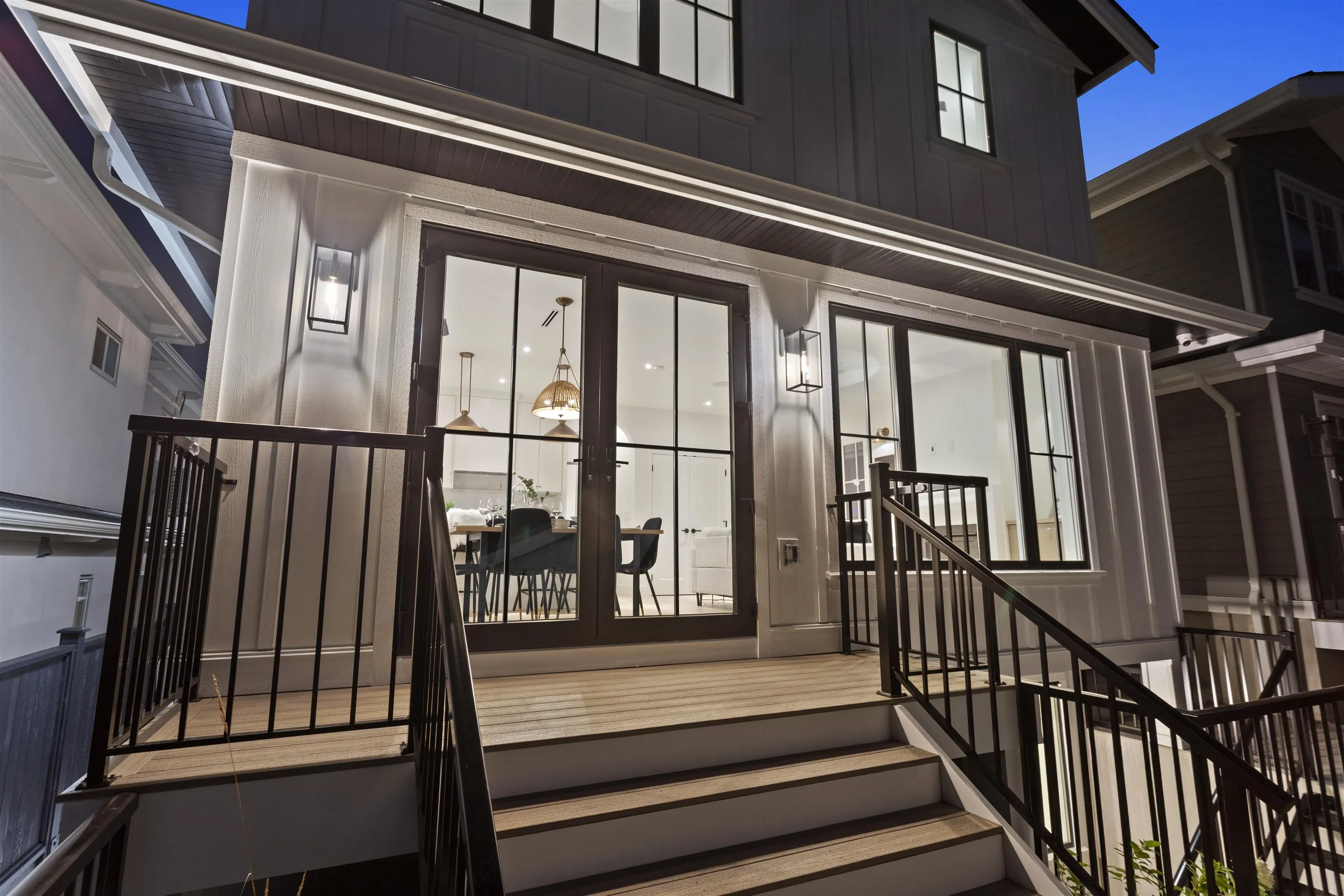 2 4315 Albert Street