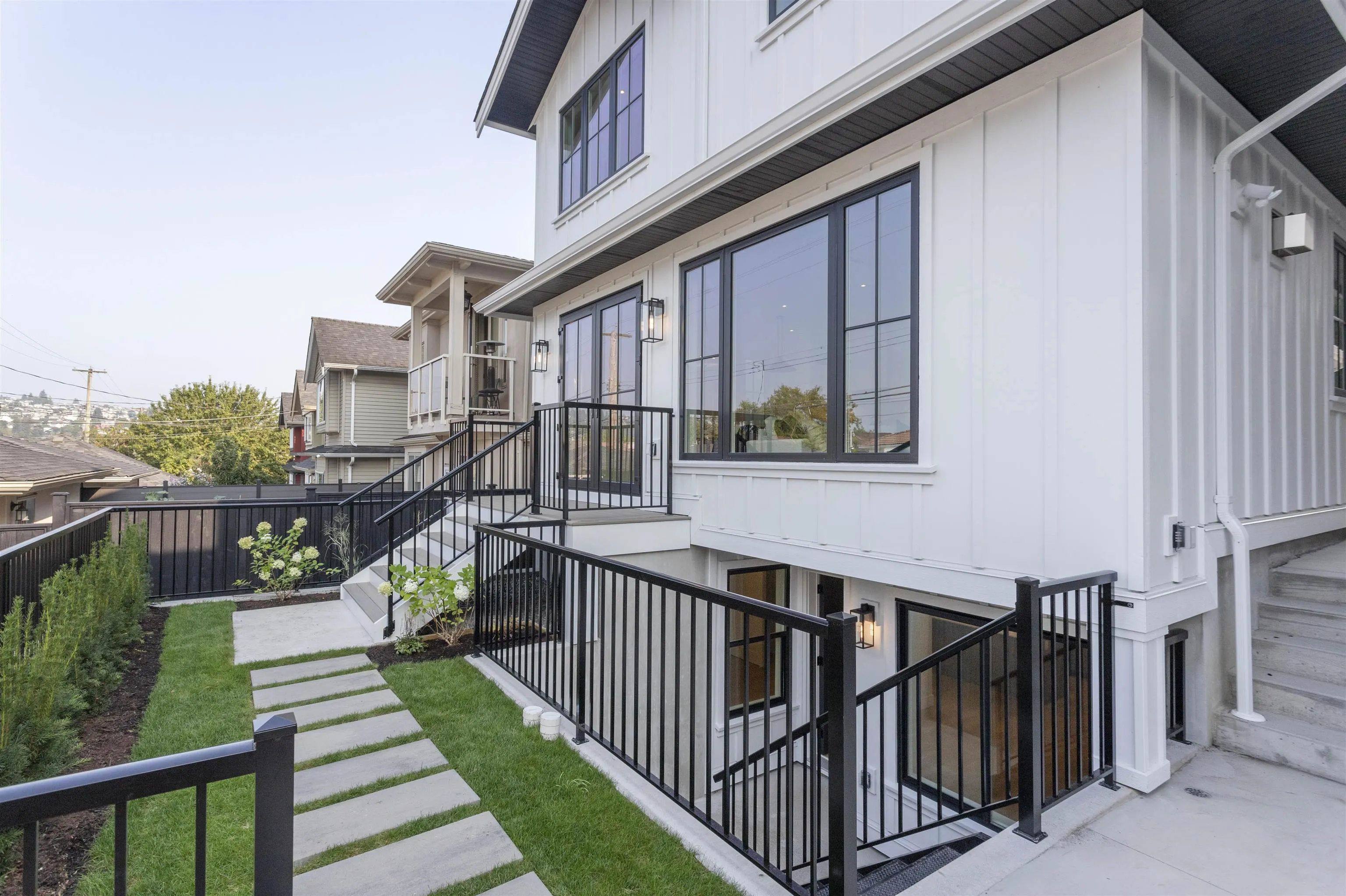 2 4315 Albert Street