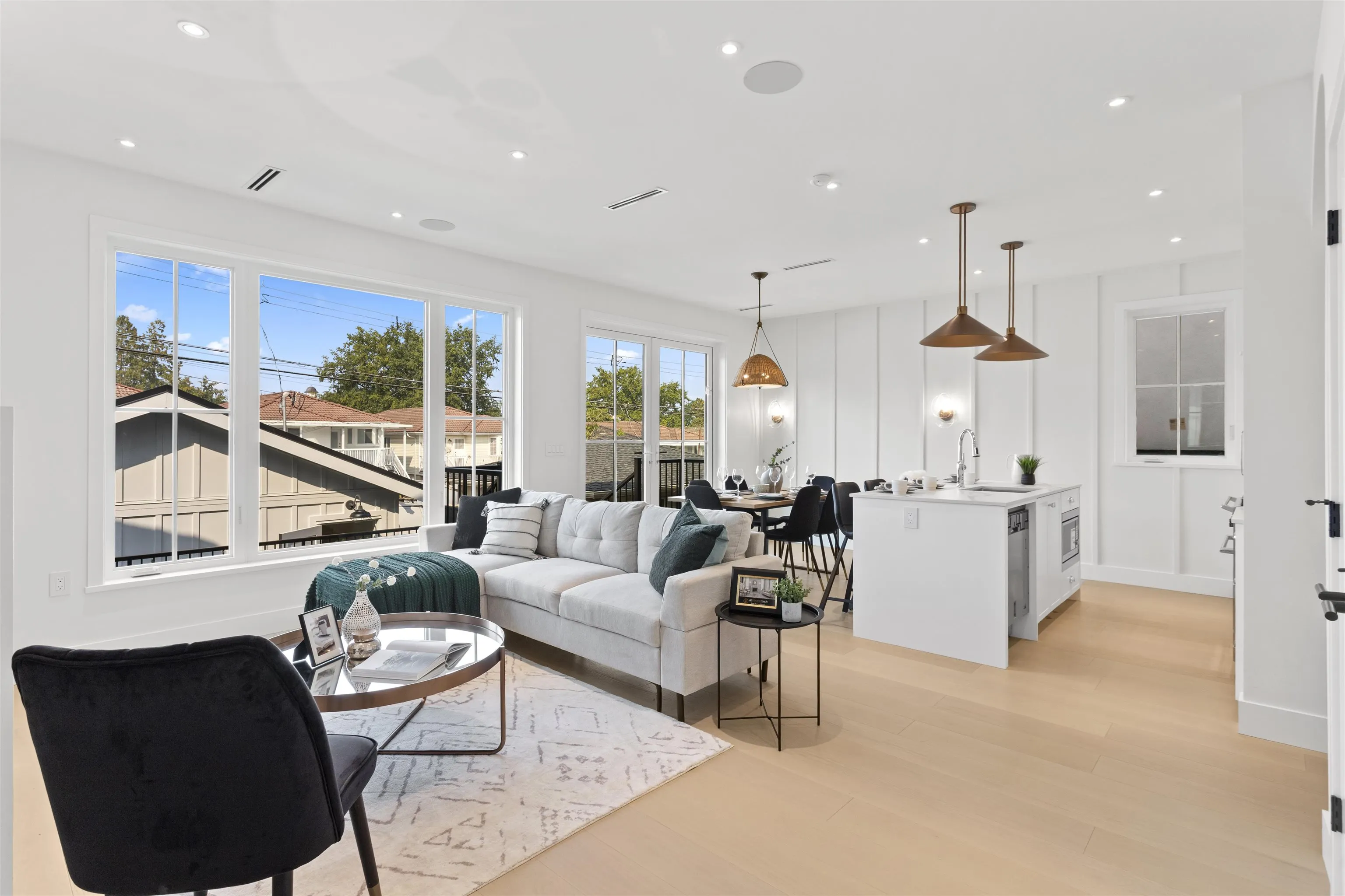 2 4315 Albert Street