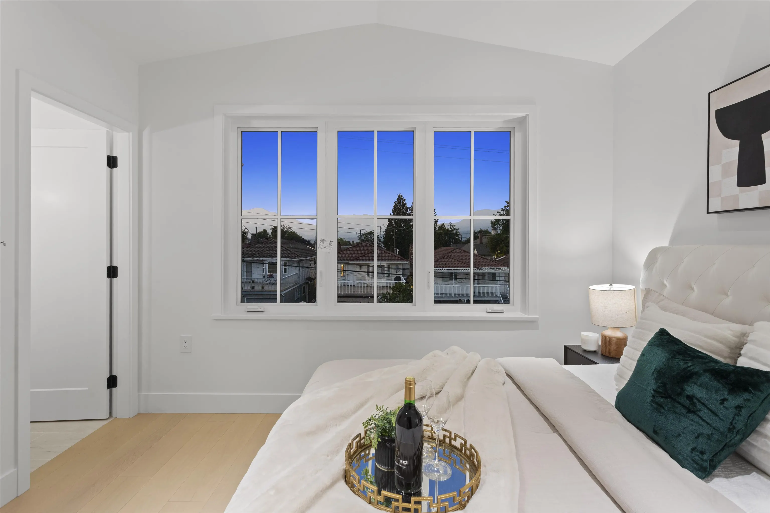 2 4315 Albert Street