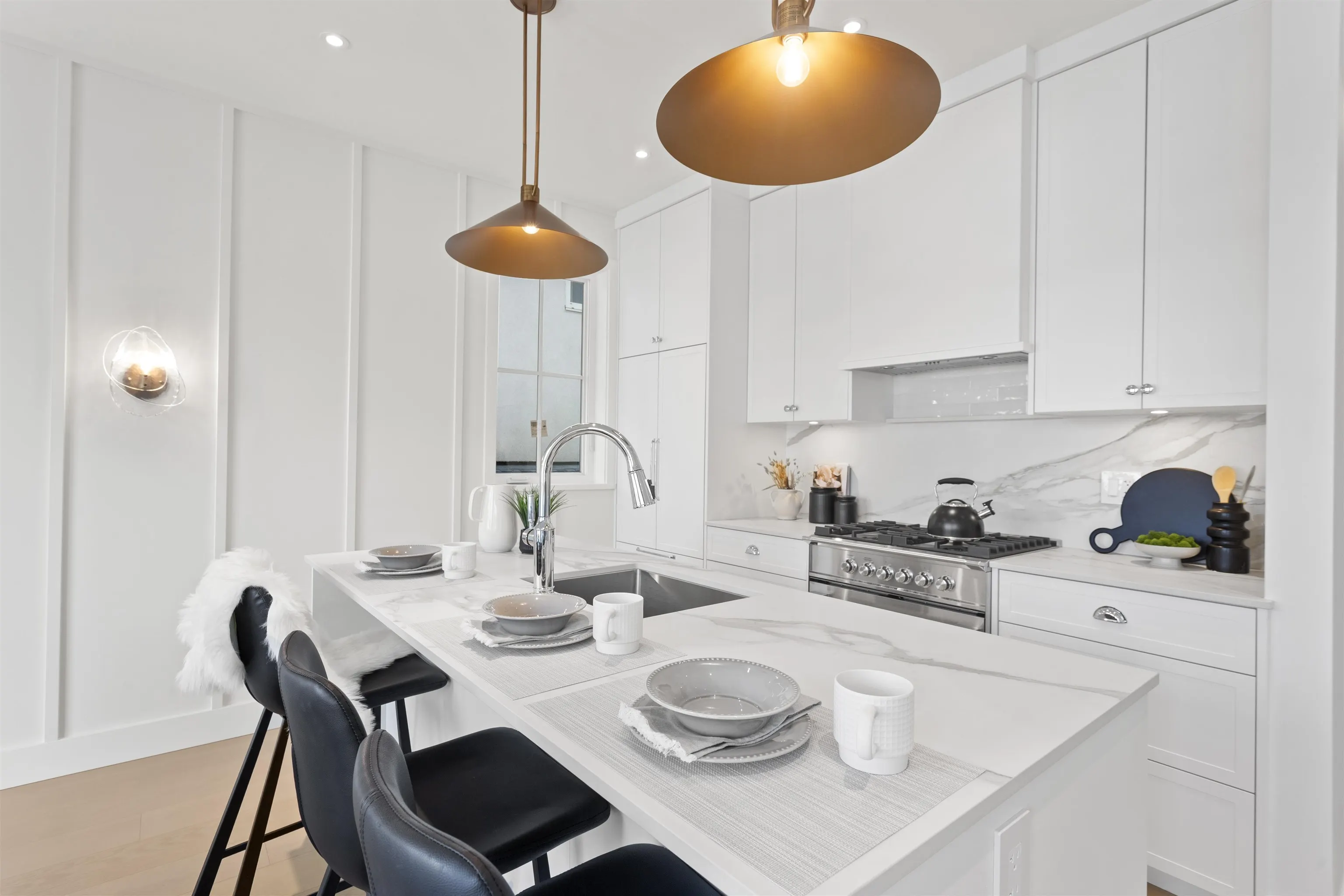 2 4315 Albert Street