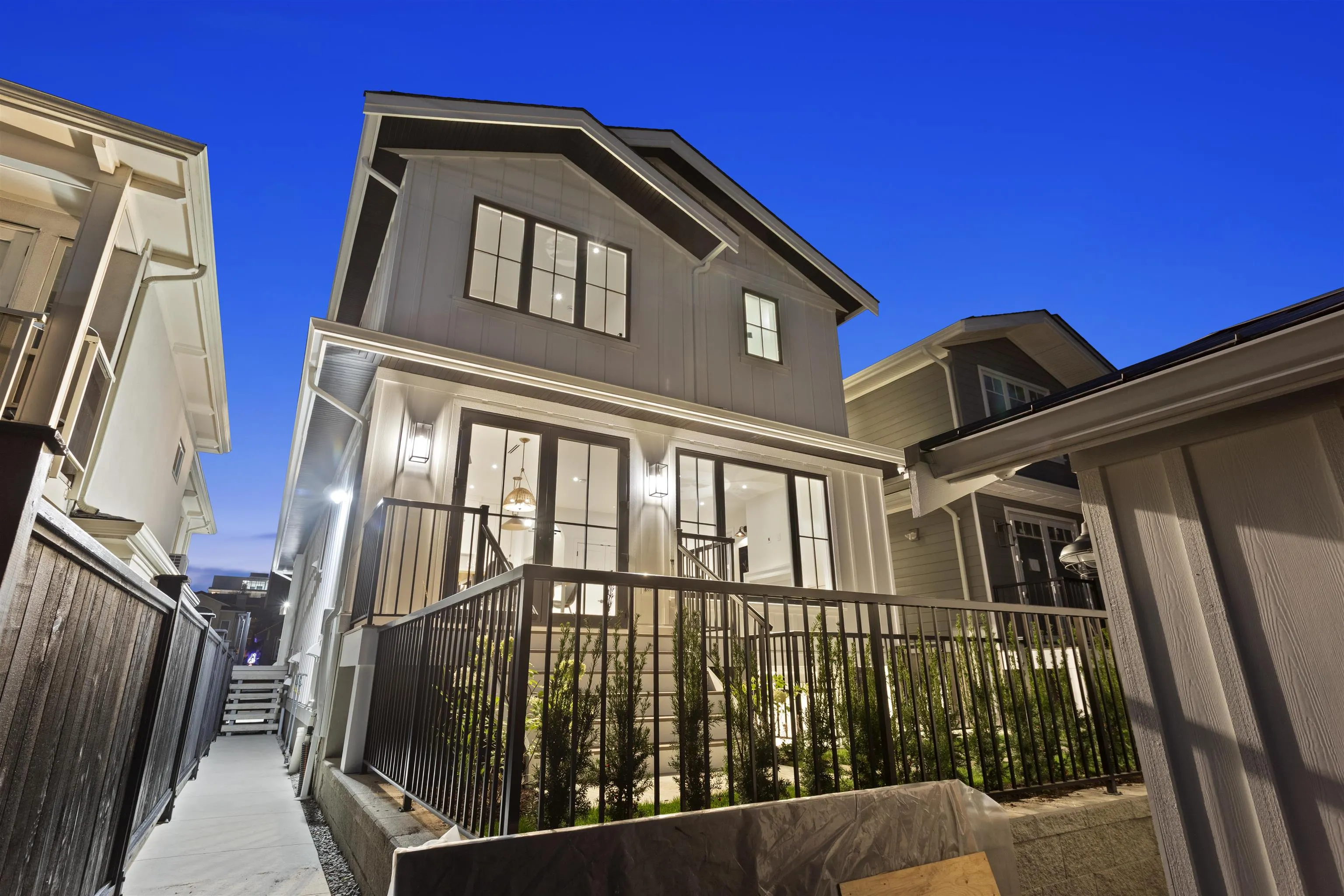 2 4315 Albert Street