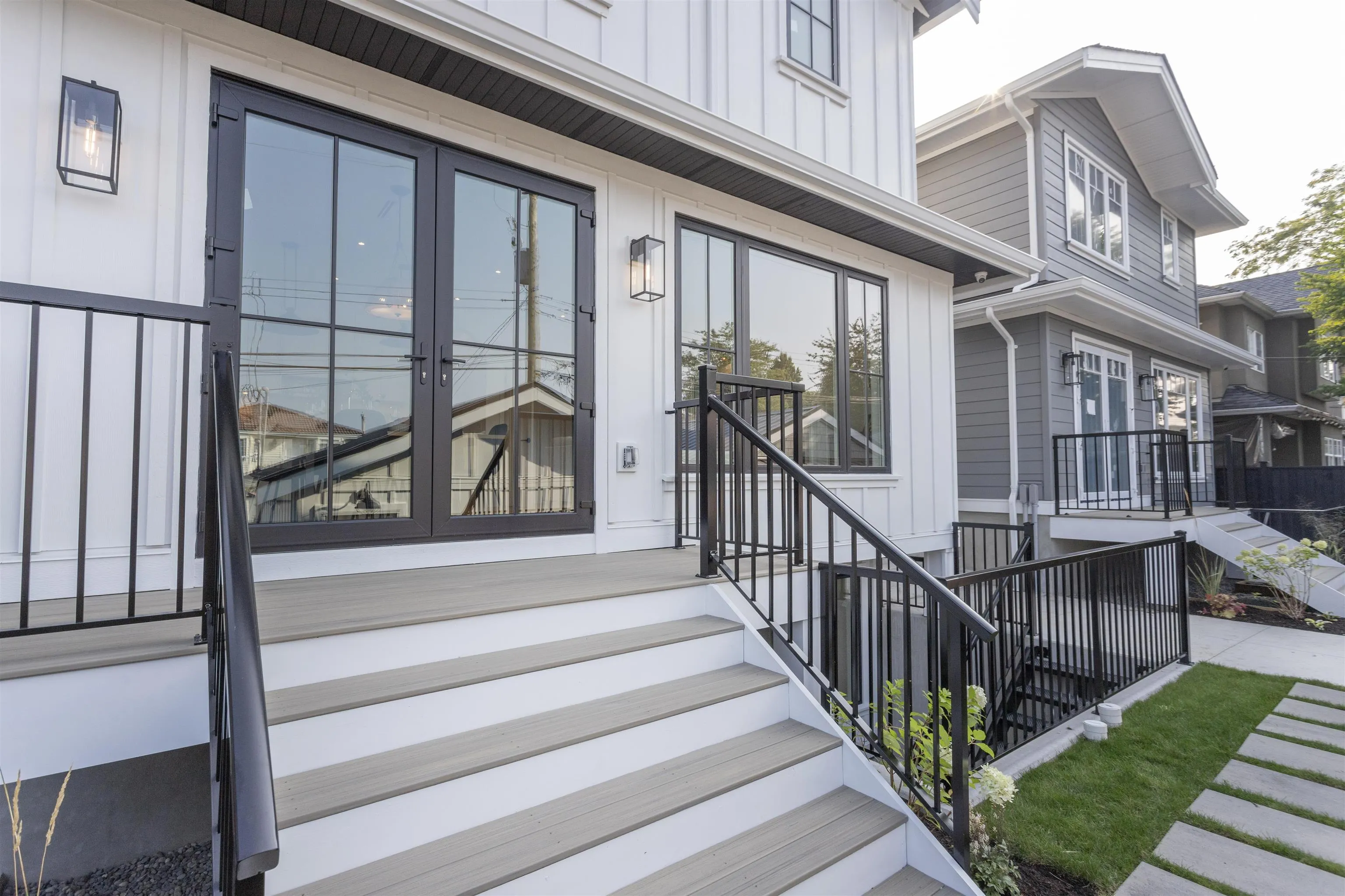 2 4315 Albert Street