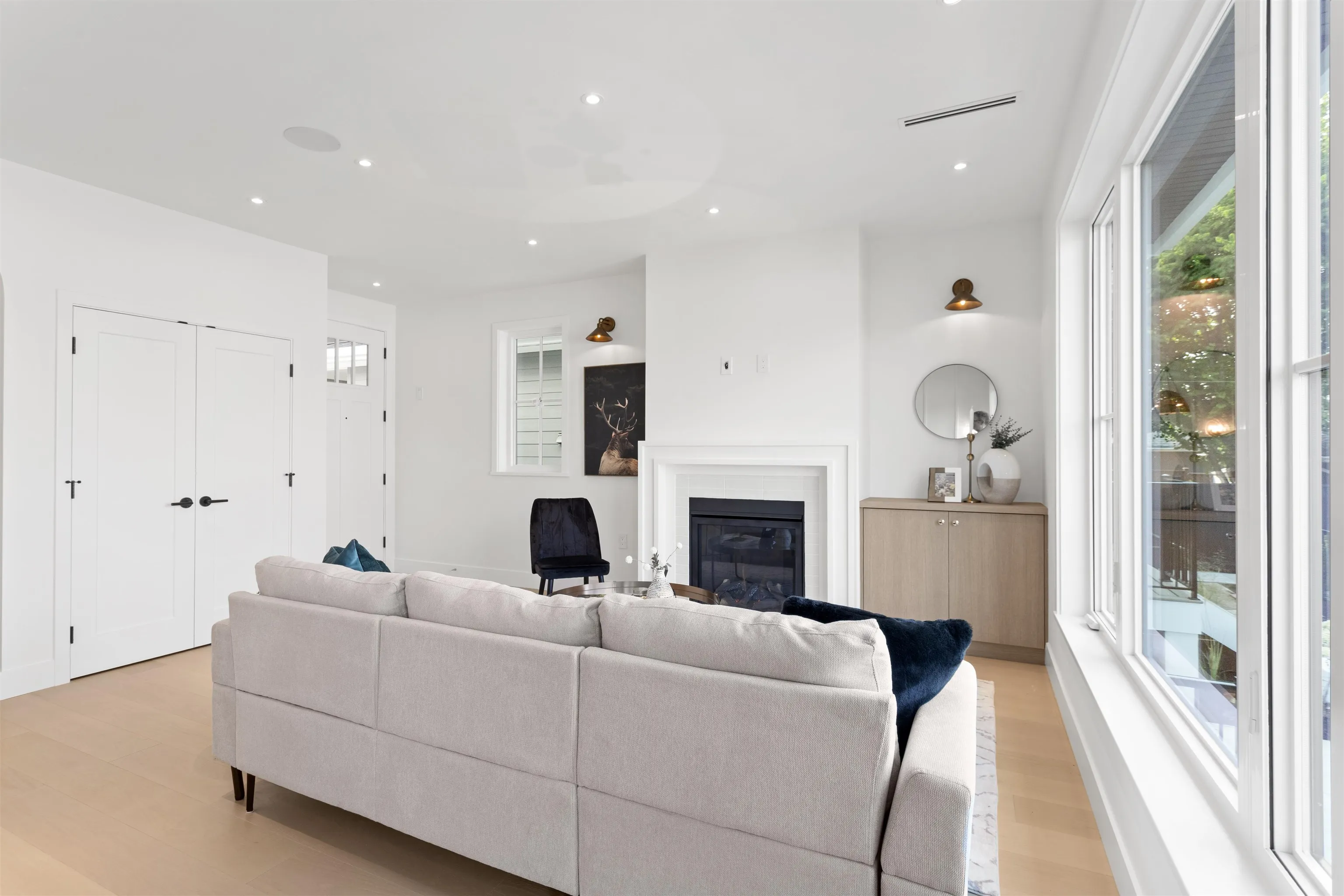 2 4315 Albert Street