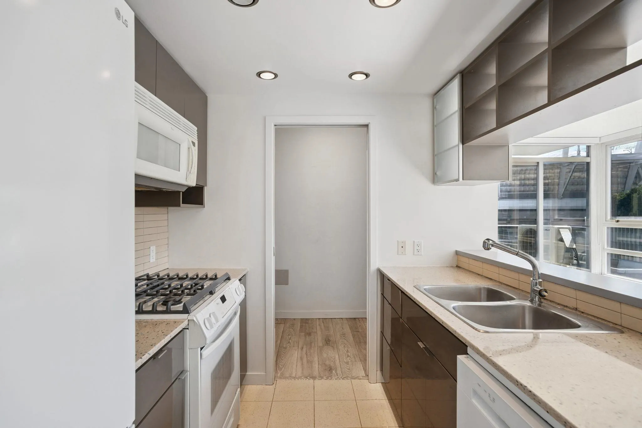 1205 928 Beatty Street