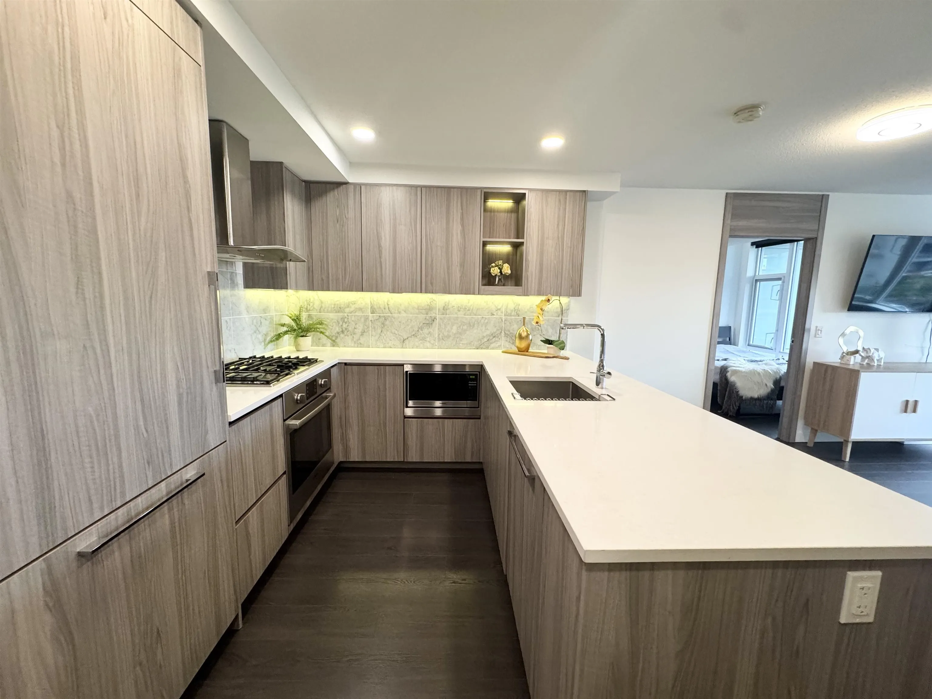 801 8800 Hazelbridge Way