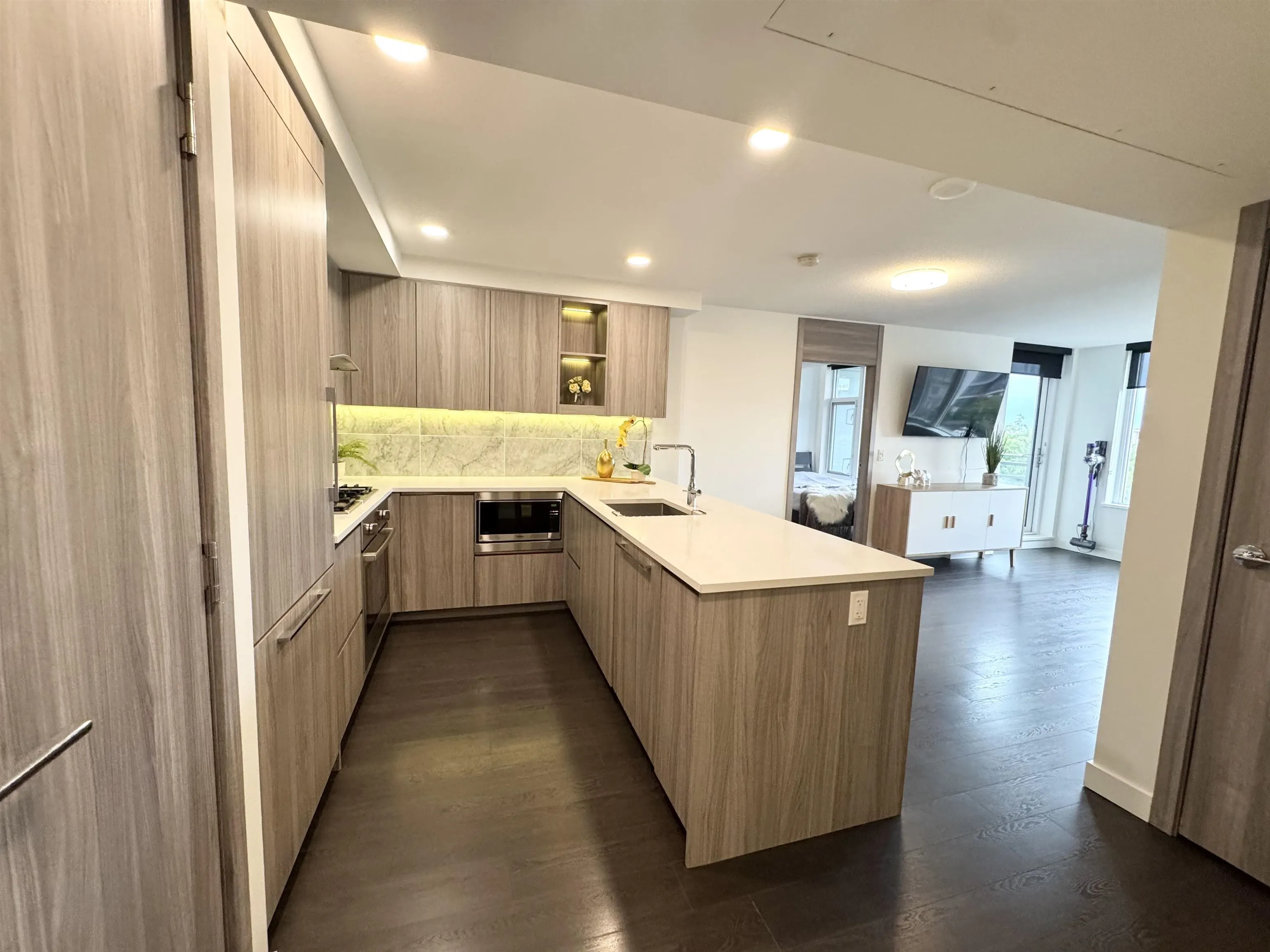 801 8800 Hazelbridge Way