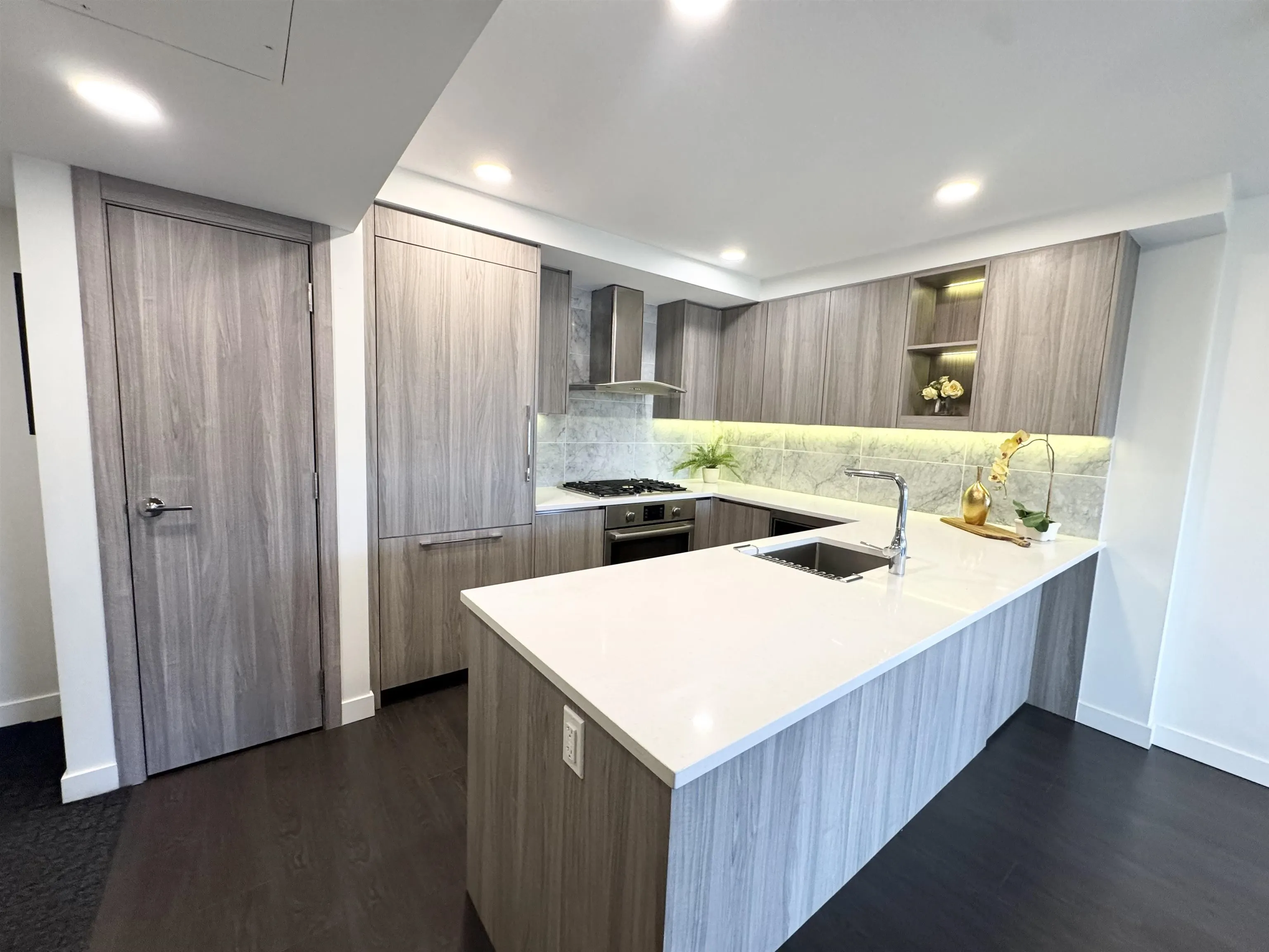 801 8800 Hazelbridge Way