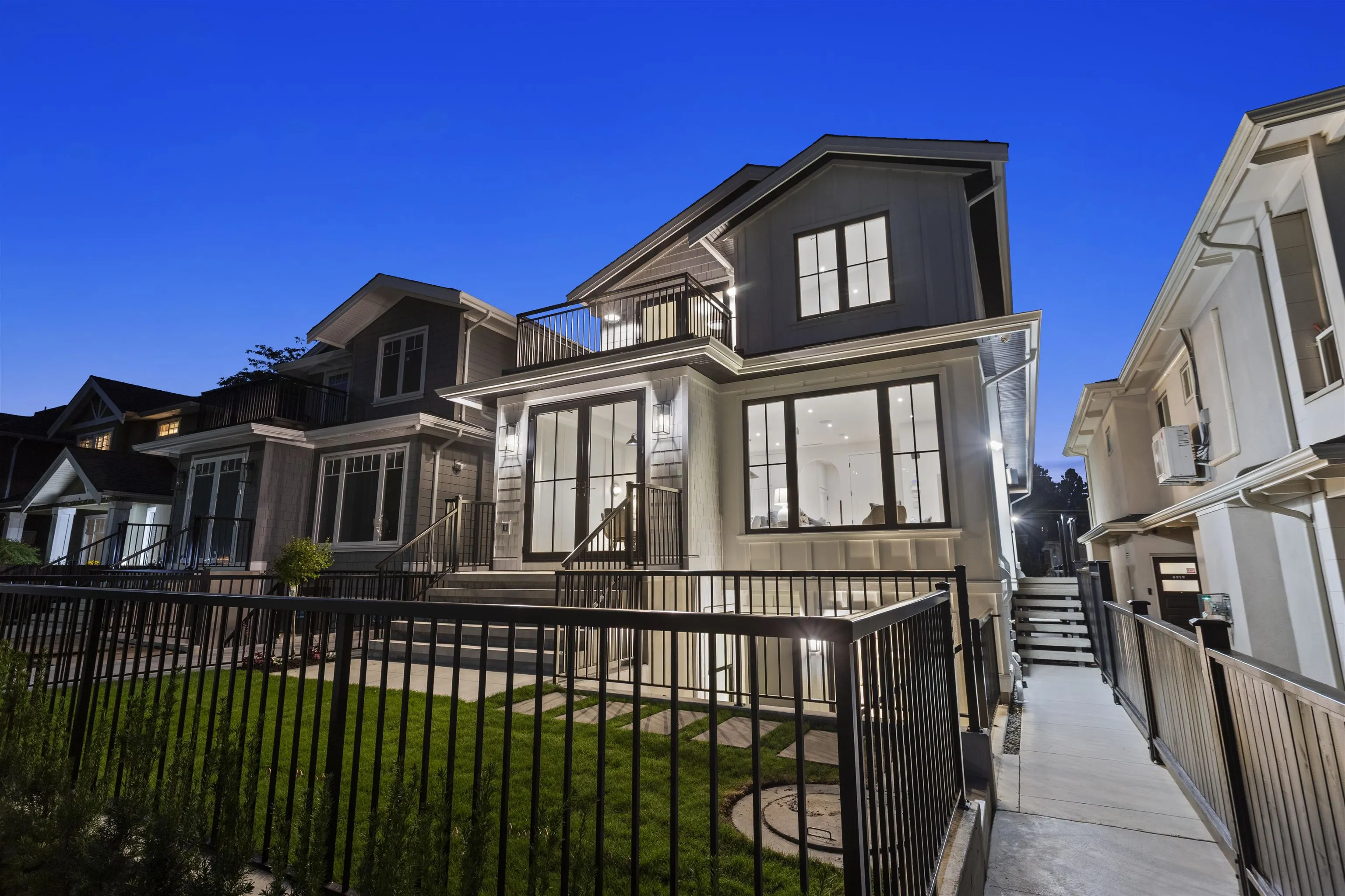 1 4315 Albert Street