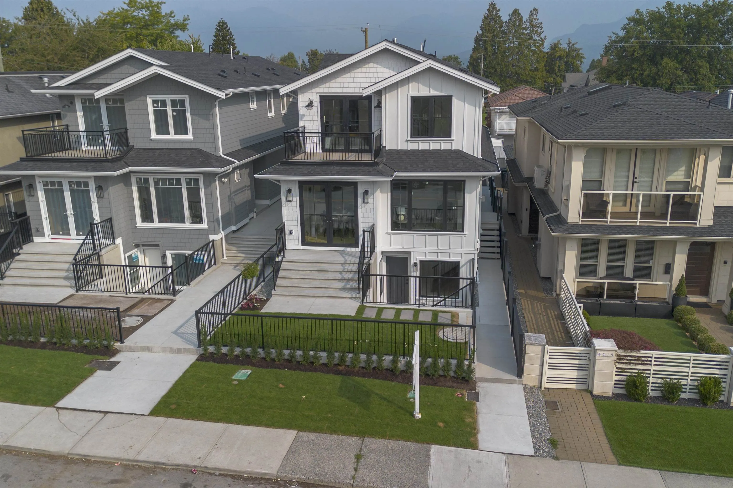 1 4315 Albert Street