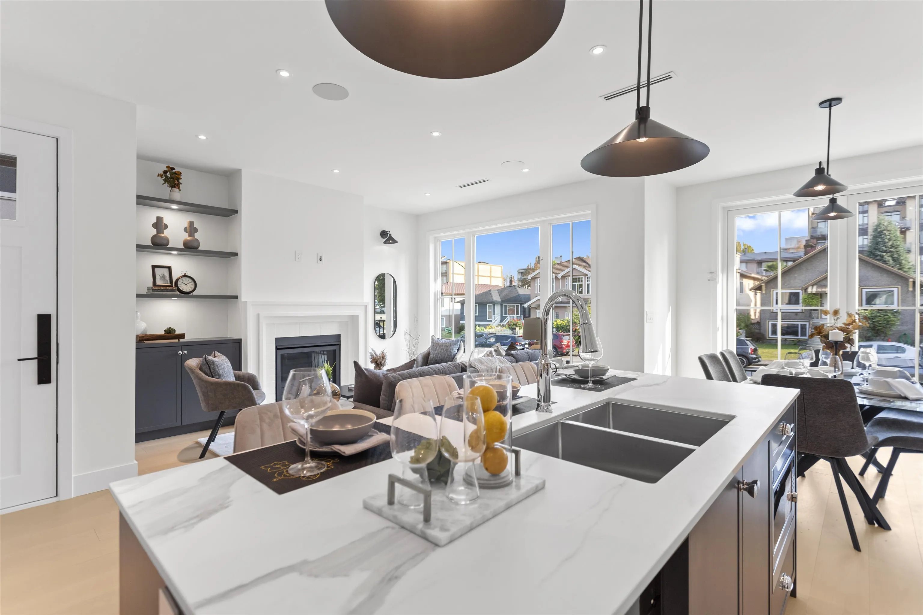 1 4315 Albert Street