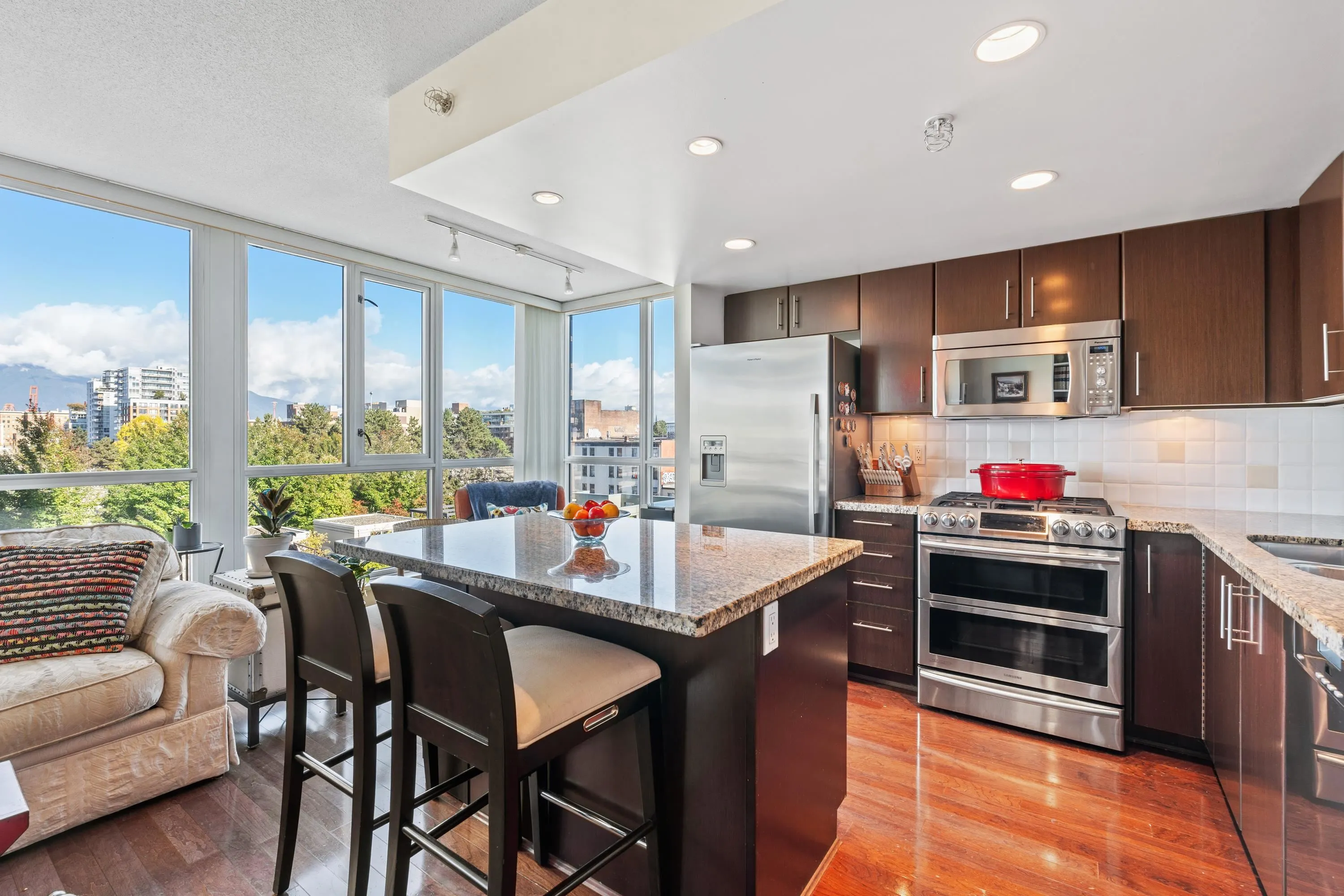 701 120 Milross Avenue