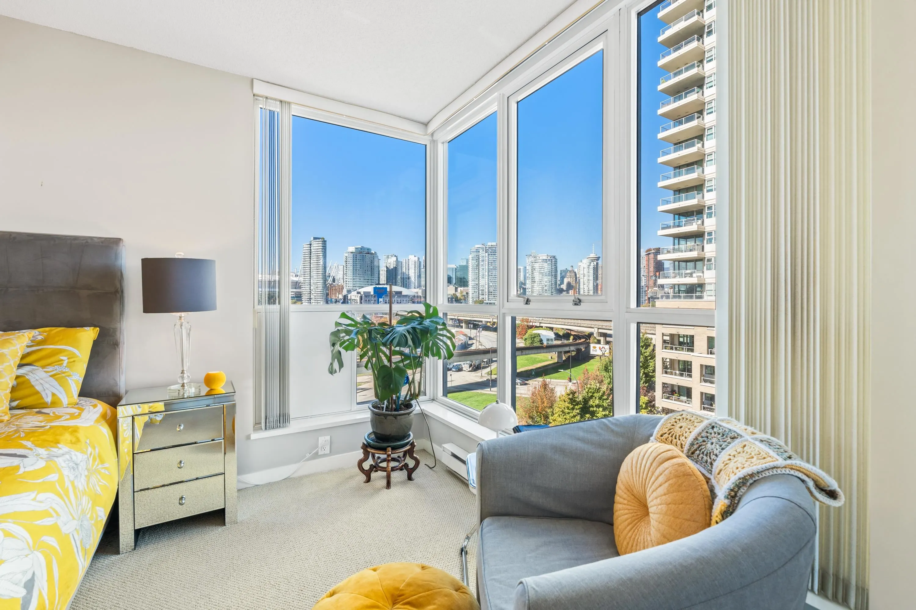 701 120 Milross Avenue