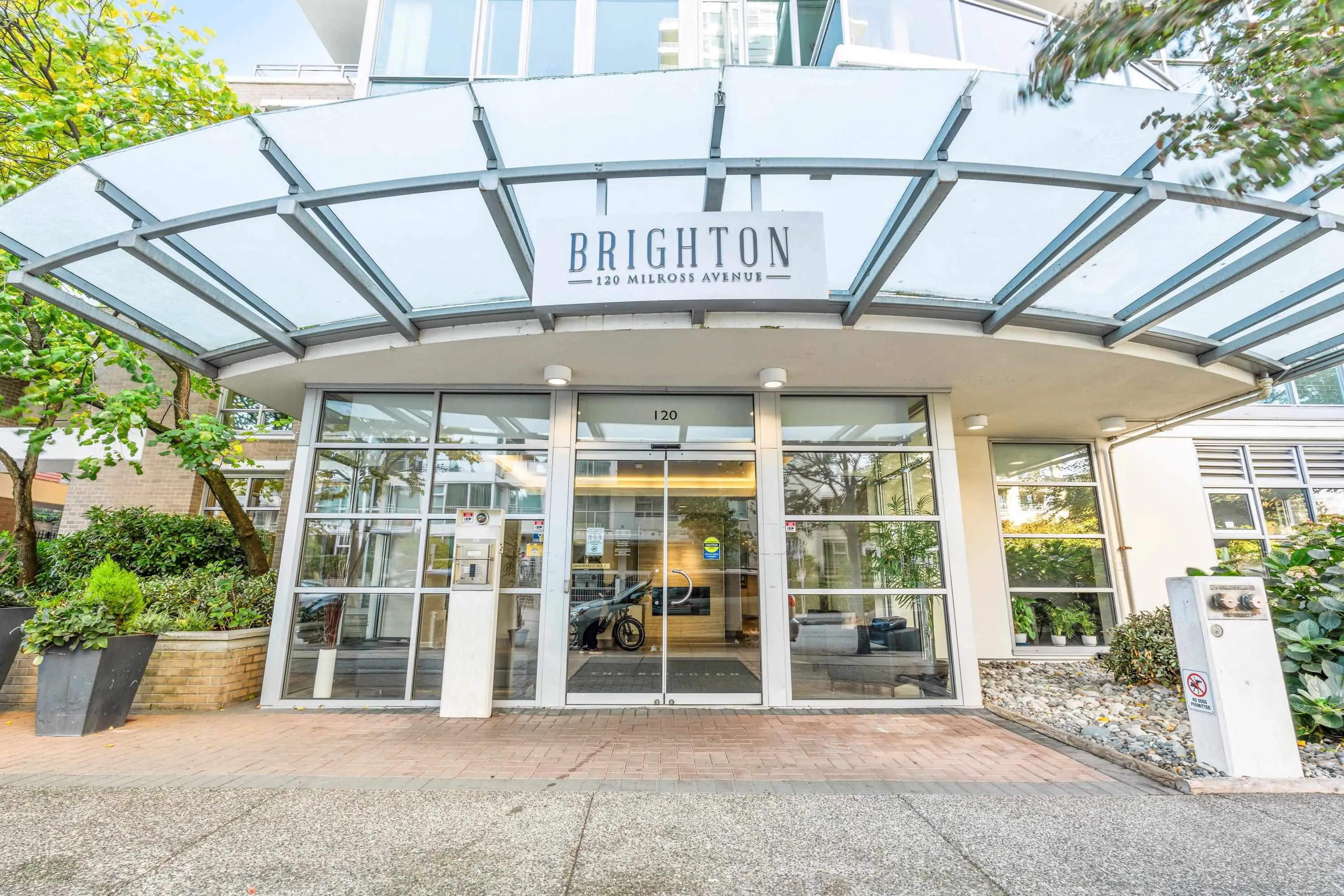 701 120 Milross Avenue