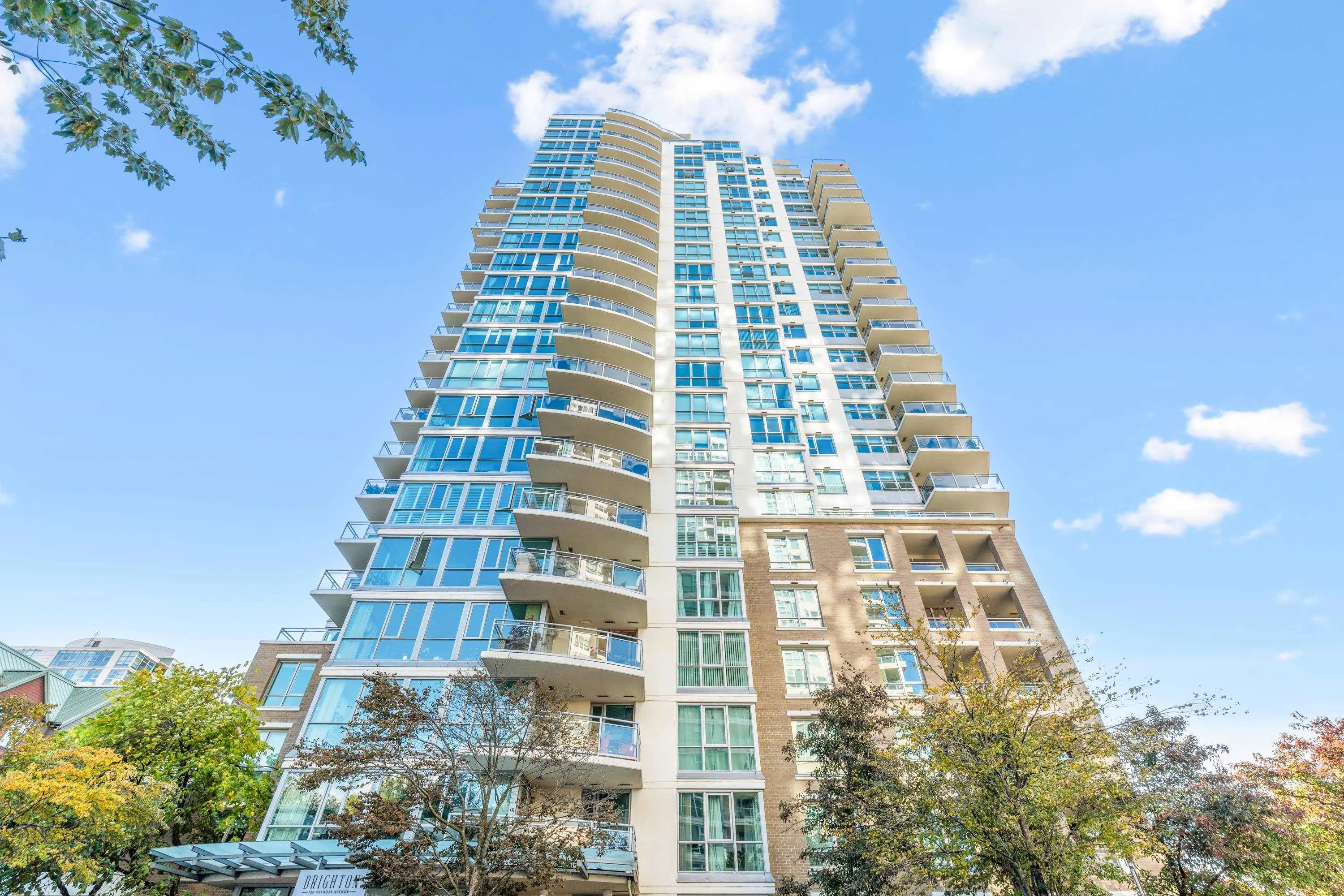 701 120 Milross Avenue