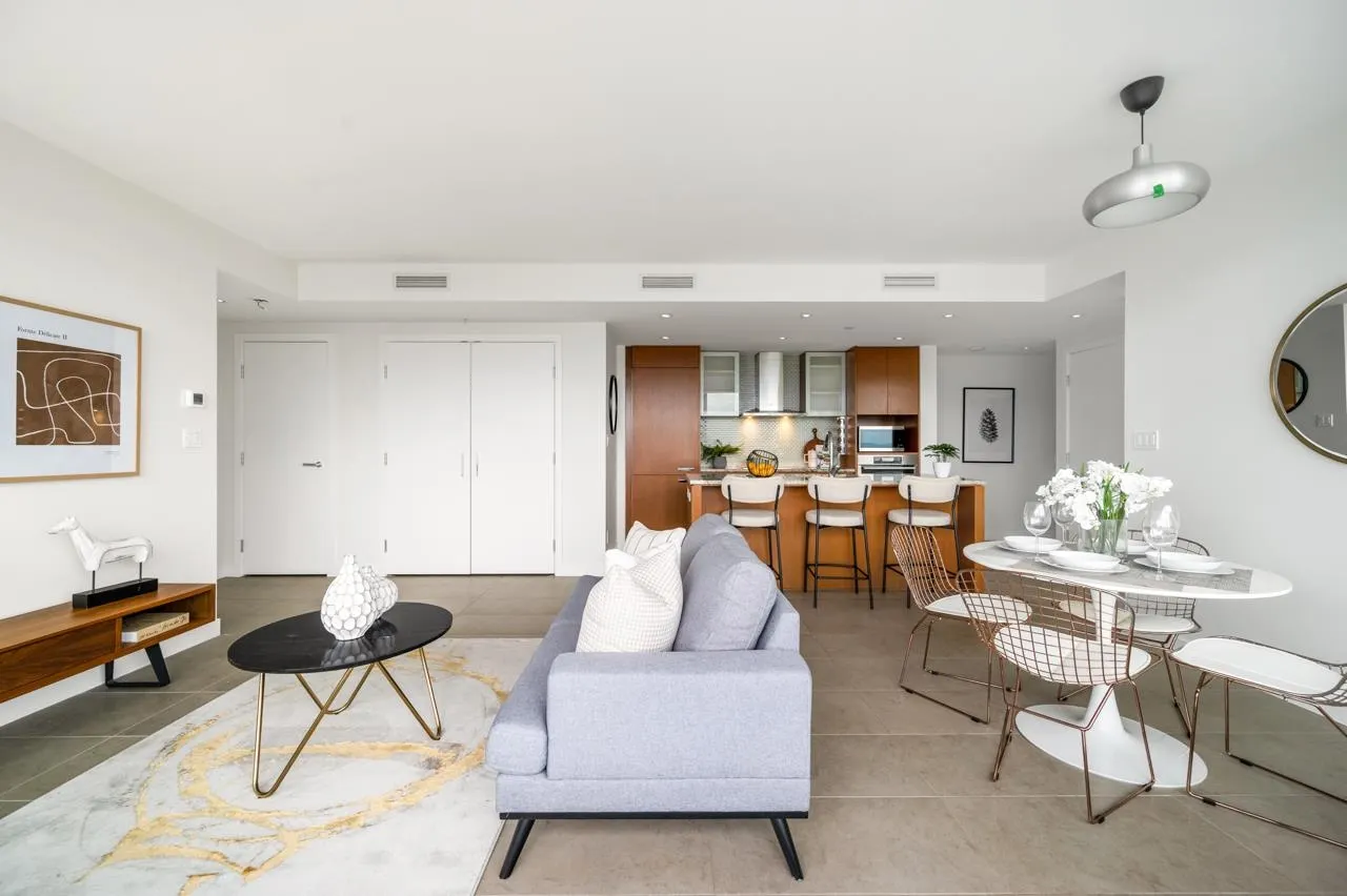 3105 1028 Barclay Street