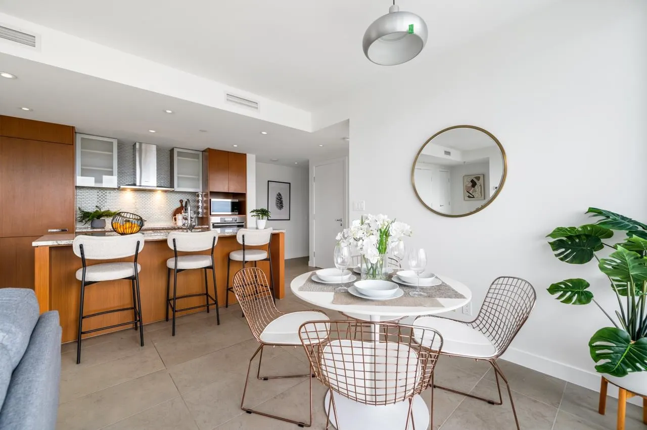 3105 1028 Barclay Street