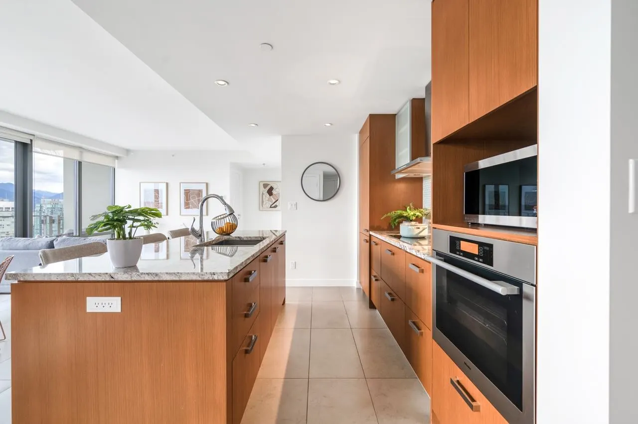 3105 1028 Barclay Street