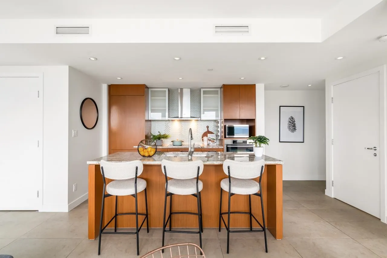 3105 1028 Barclay Street