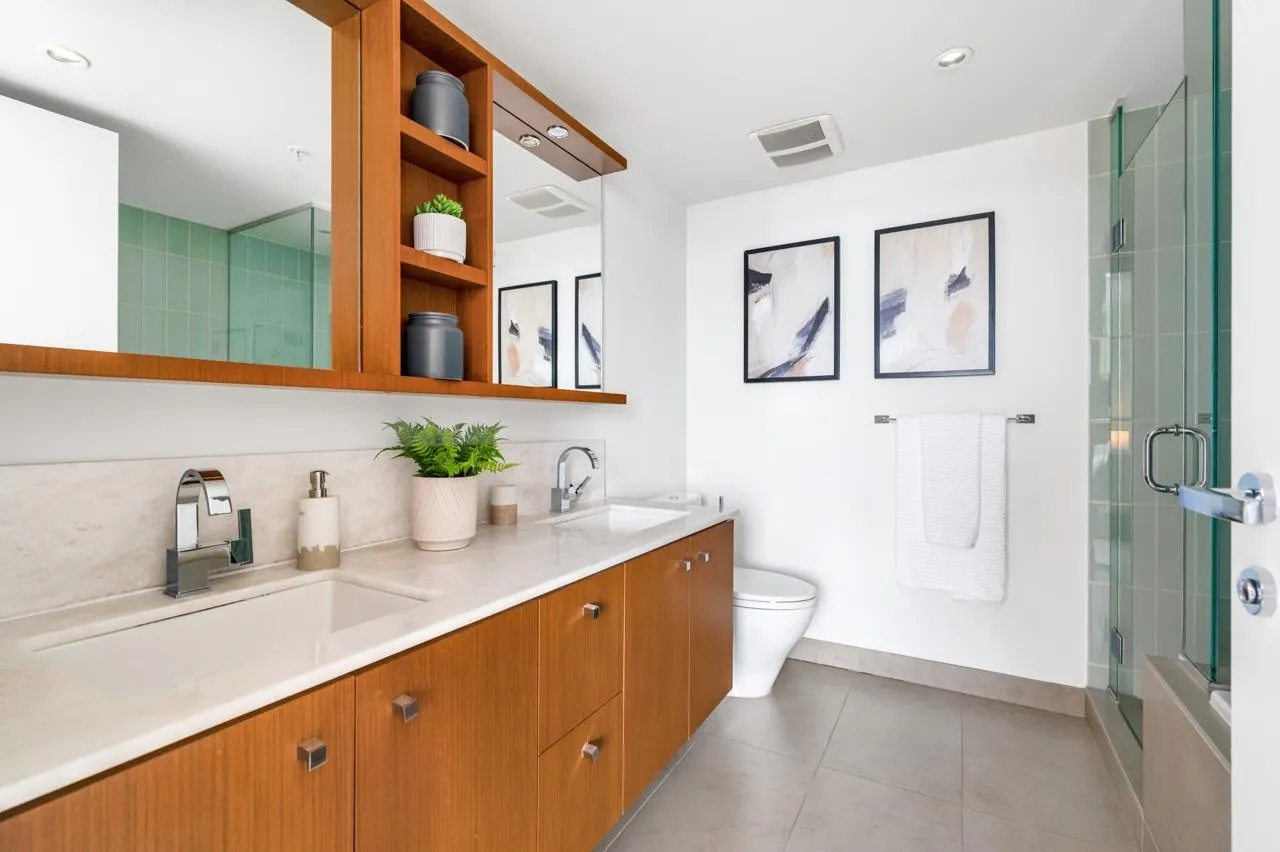 3105 1028 Barclay Street