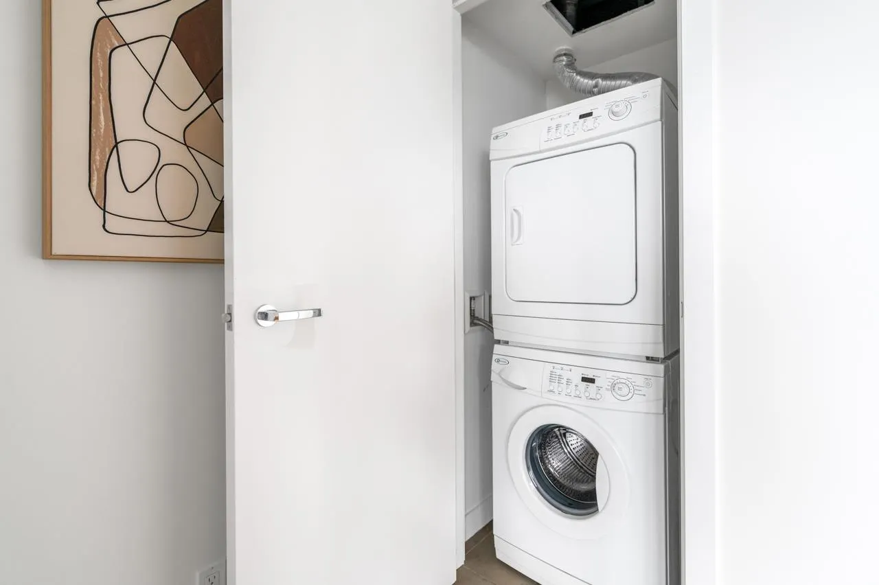 3105 1028 Barclay Street