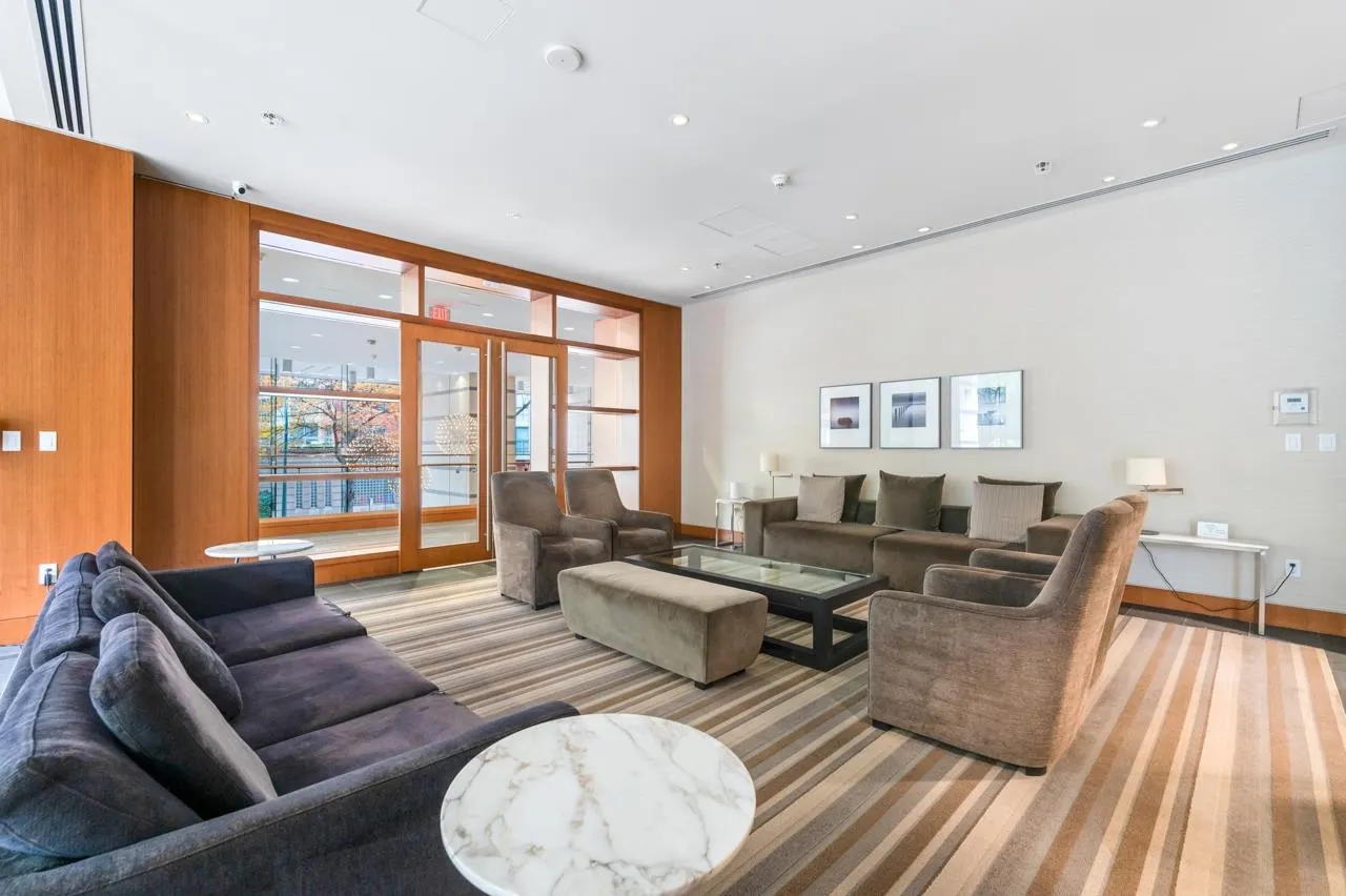 3105 1028 Barclay Street