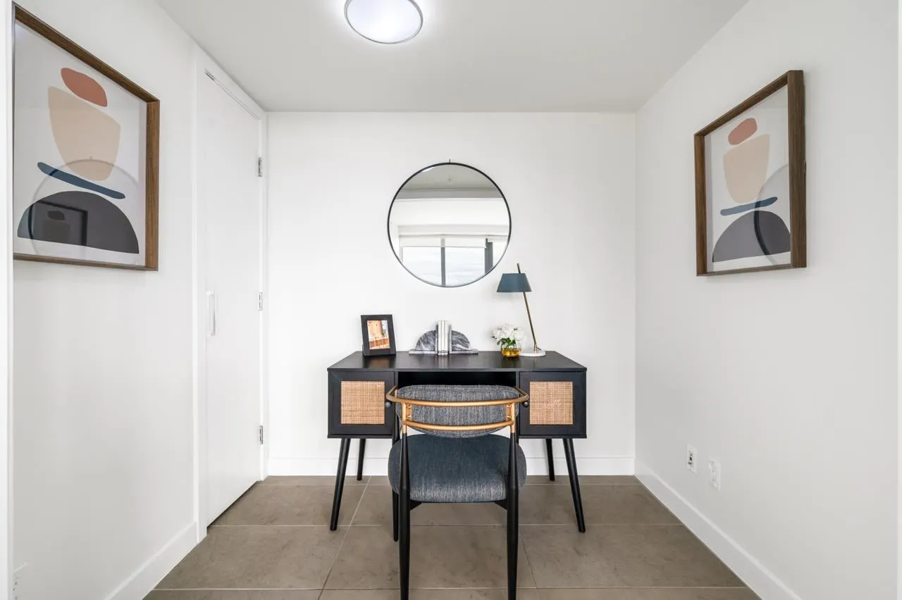 3105 1028 Barclay Street