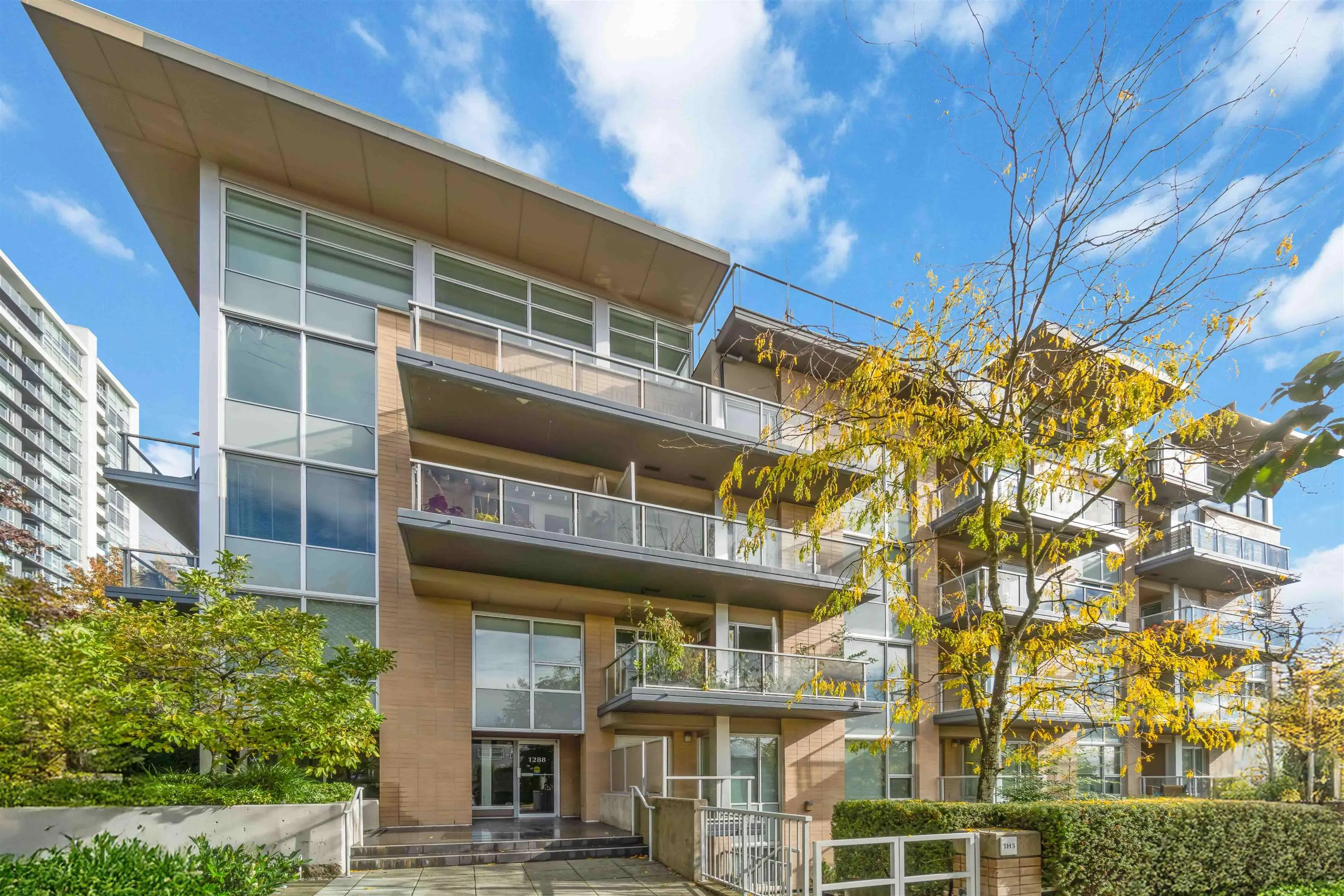 PH4 1288 Chesterfield Avenue