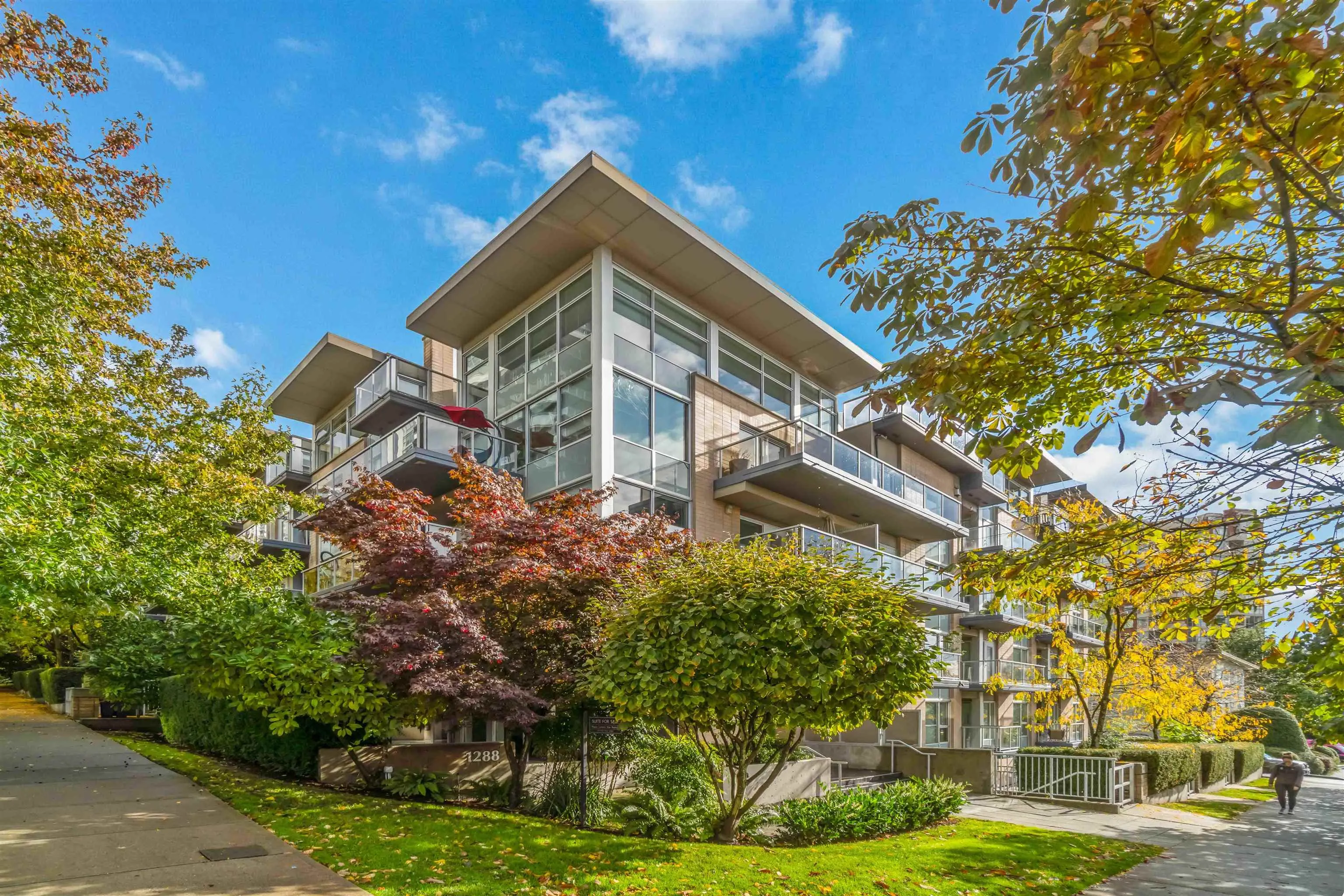 PH4 1288 Chesterfield Avenue