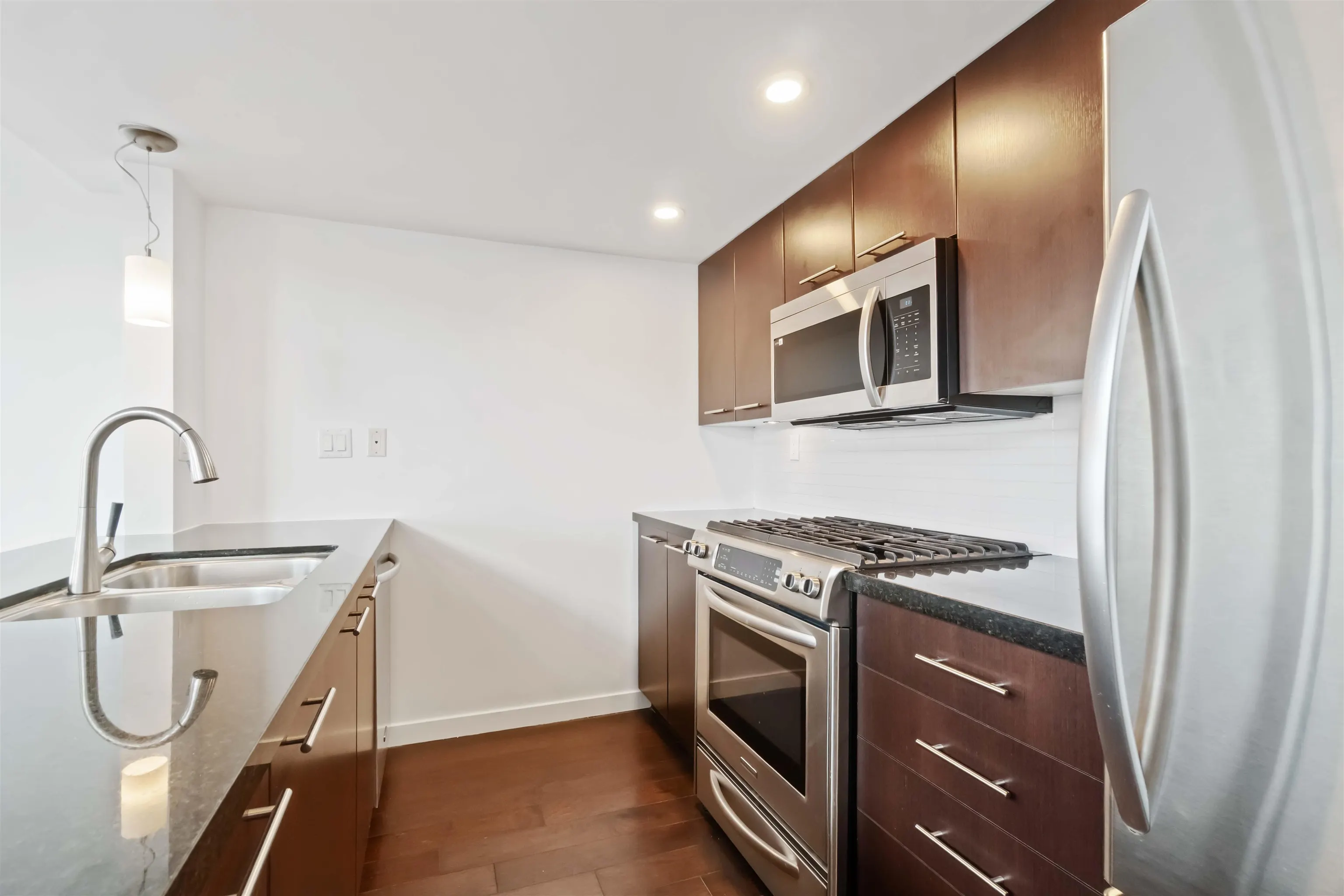 PH4 1288 Chesterfield Avenue