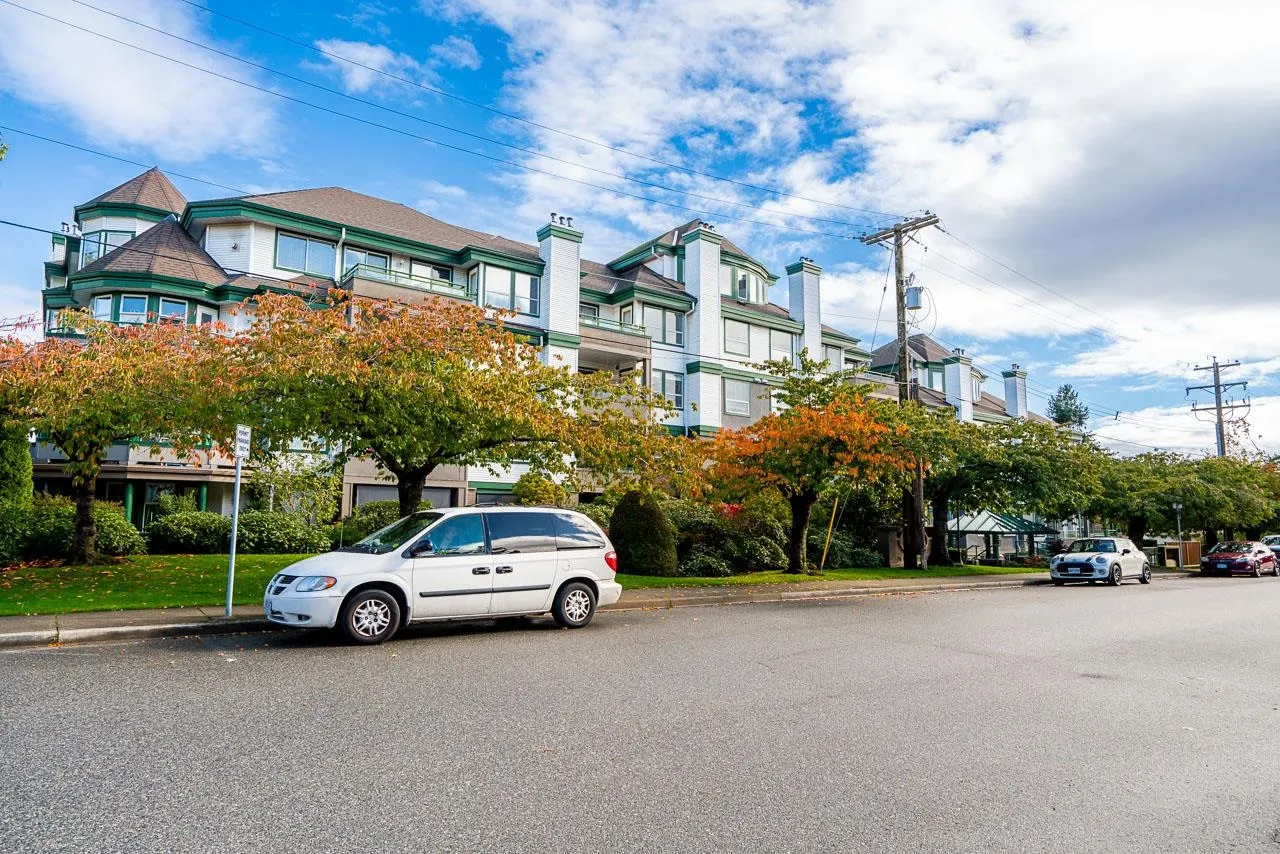 205 1576 Merklin Street