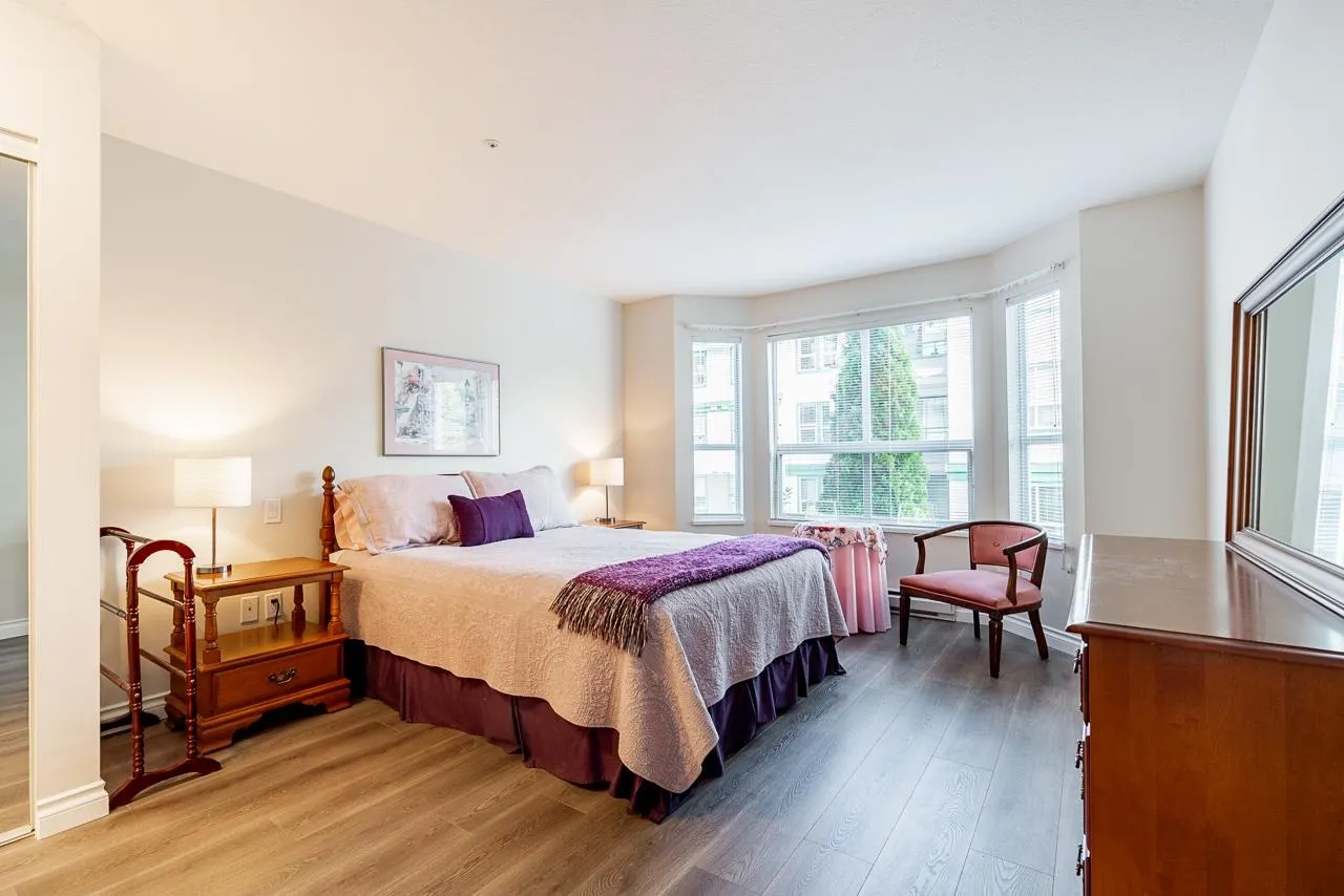 205 1576 Merklin Street