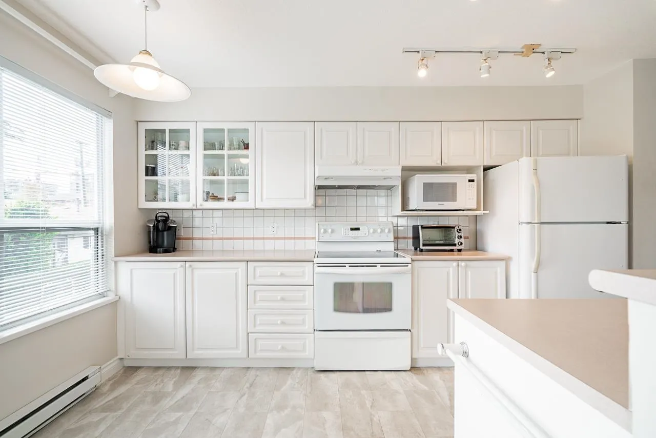 205 1576 Merklin Street