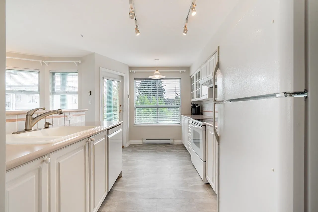 205 1576 Merklin Street