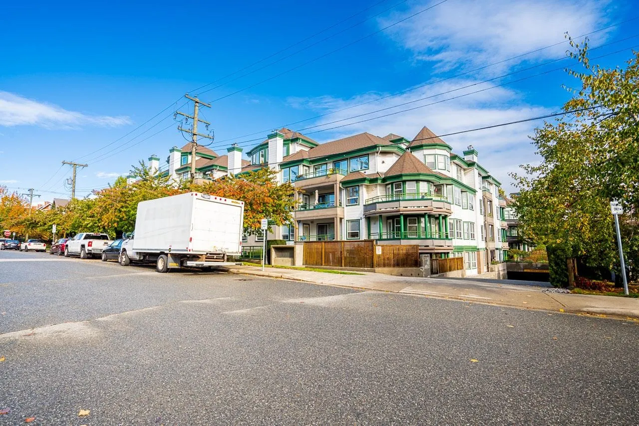 205 1576 Merklin Street