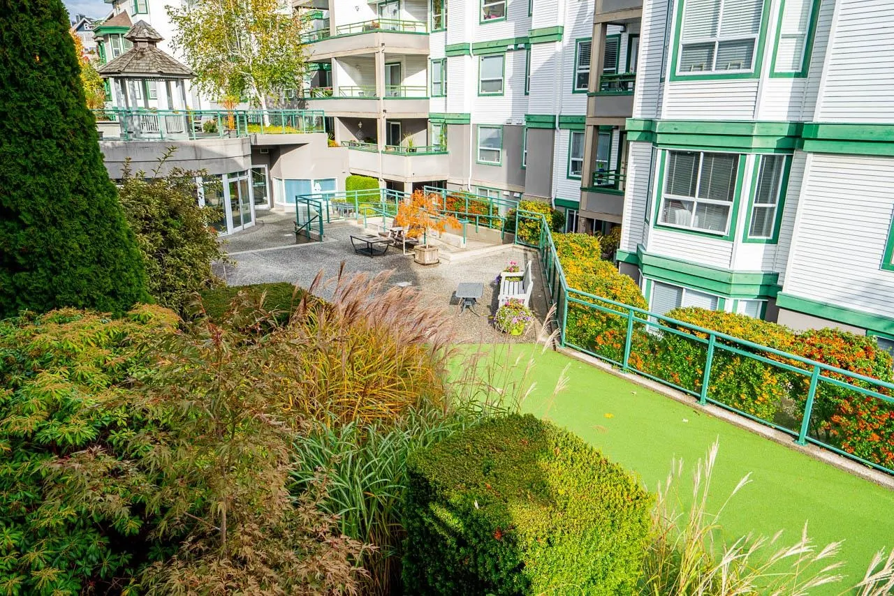 205 1576 Merklin Street