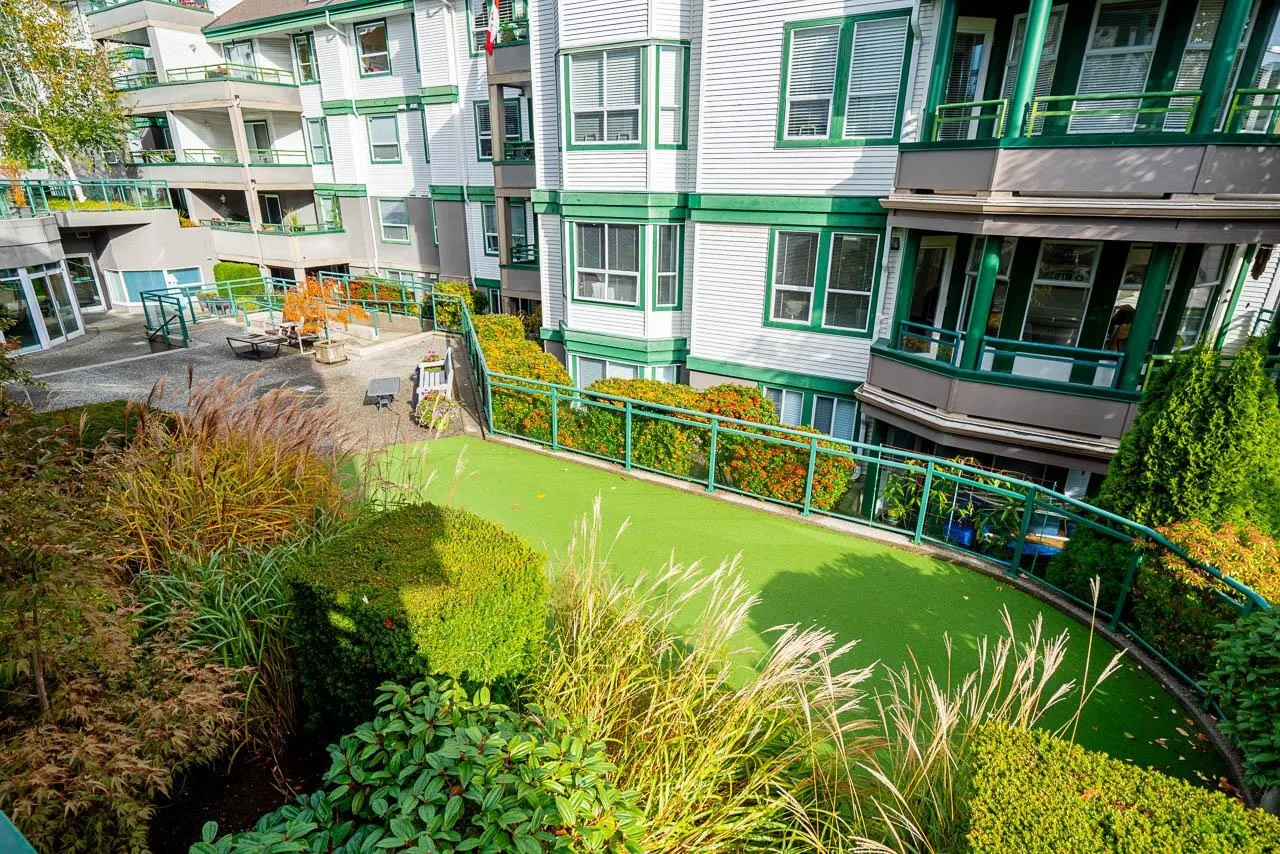 205 1576 Merklin Street