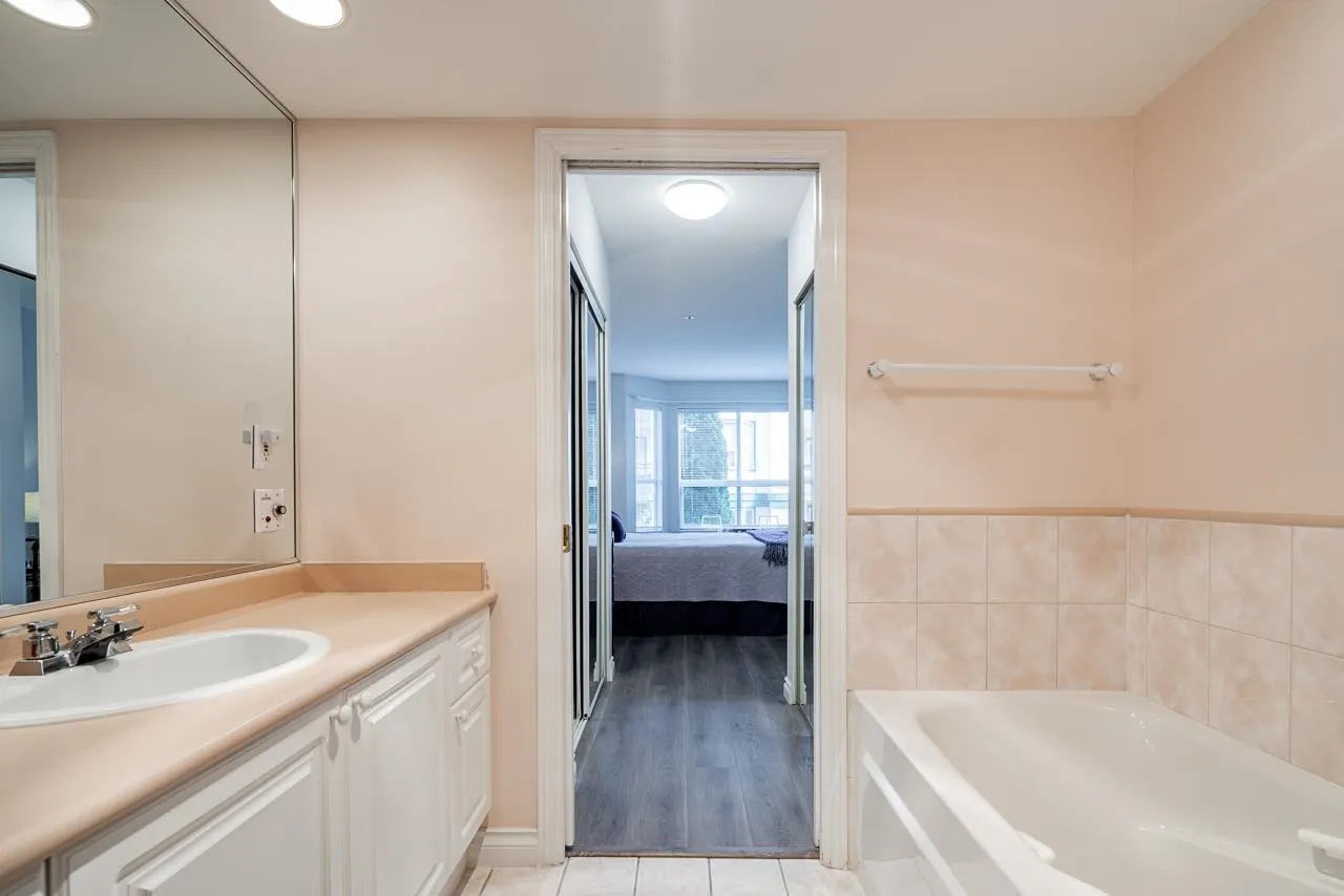 205 1576 Merklin Street