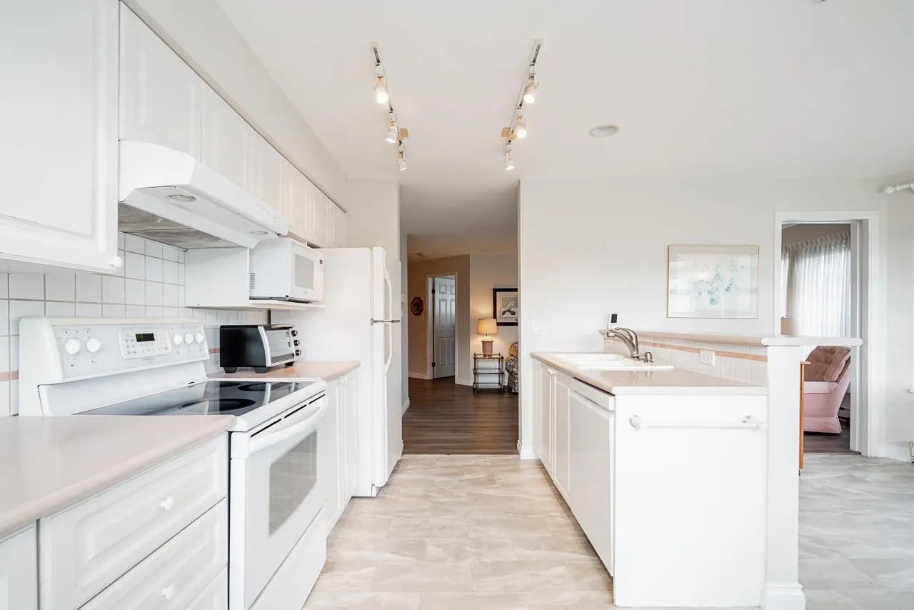 205 1576 Merklin Street