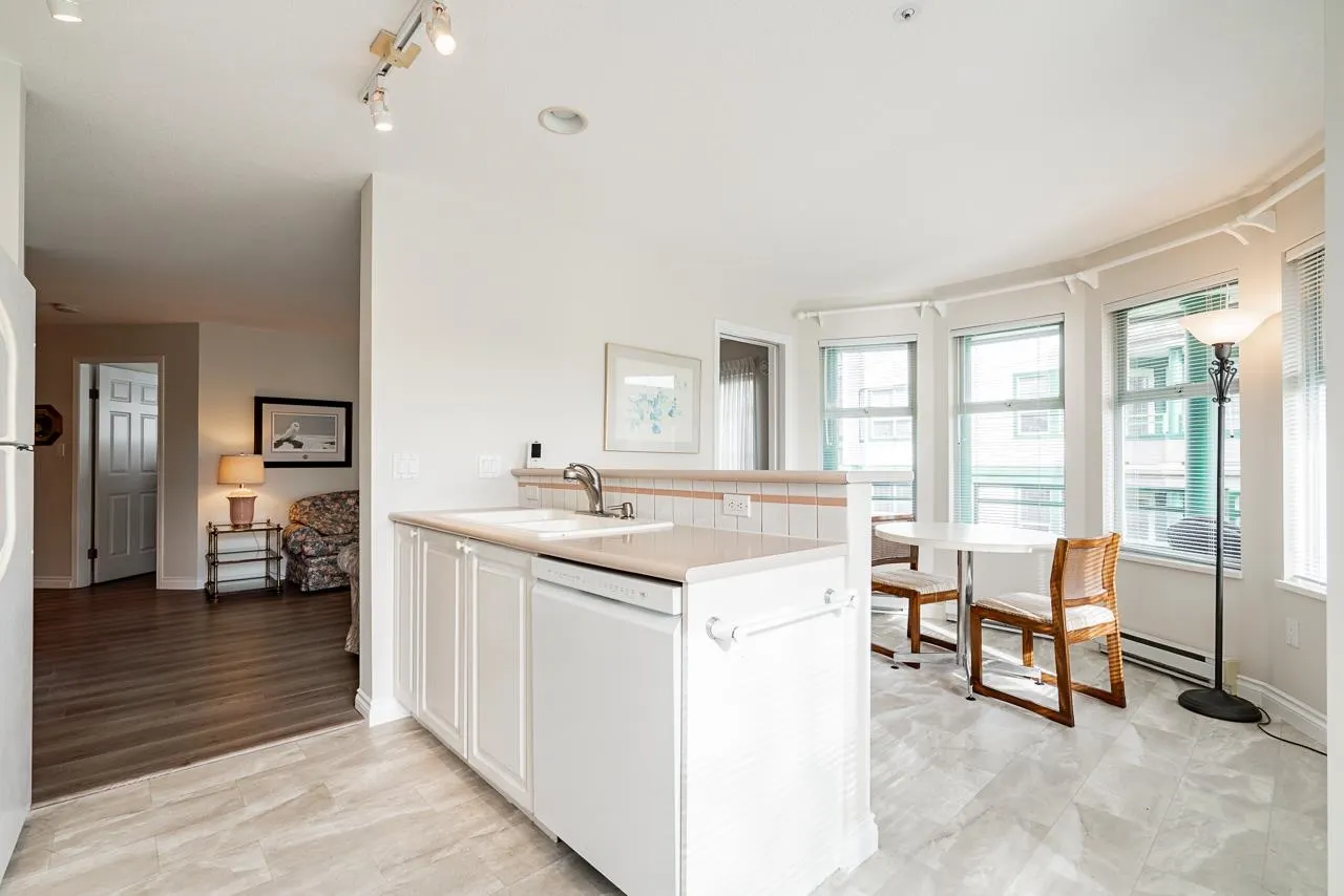 205 1576 Merklin Street