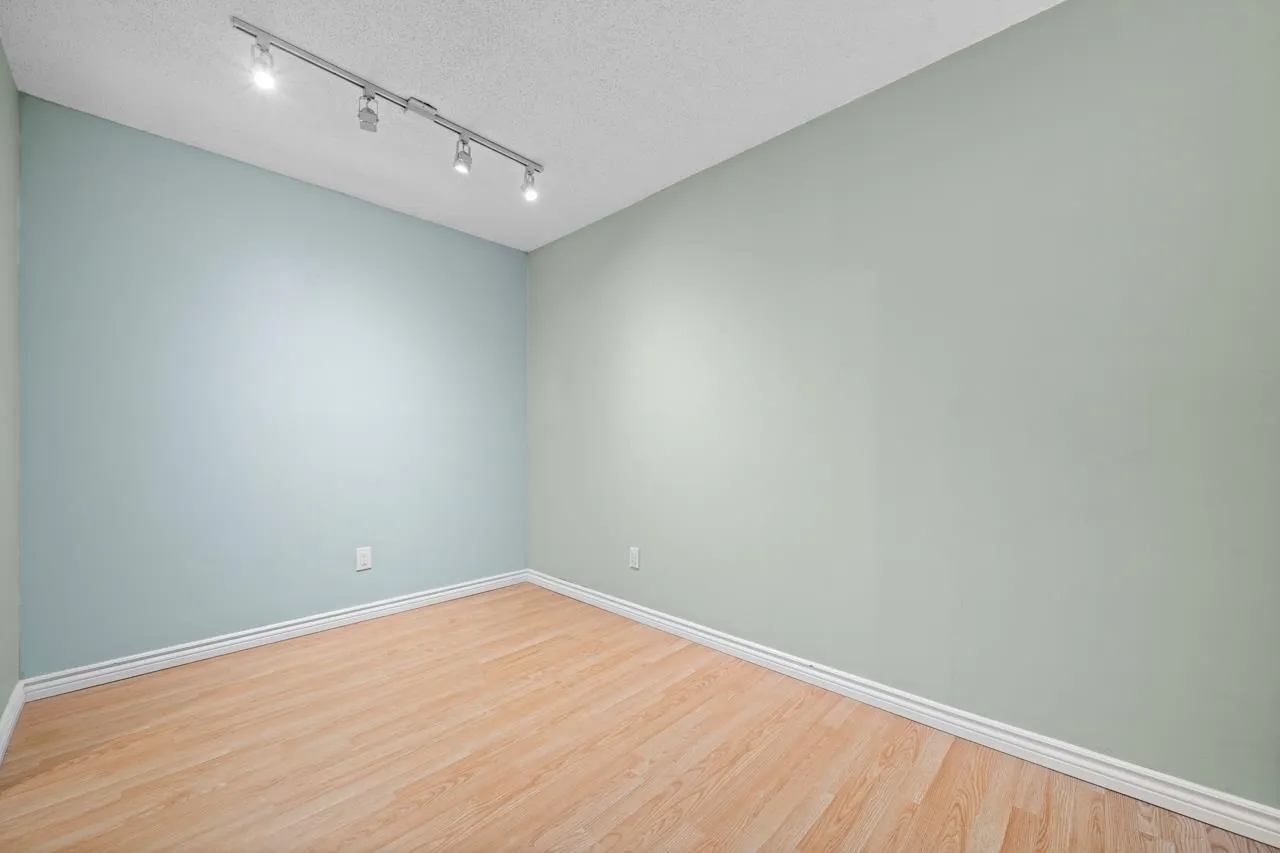 202 410 Agnes Street