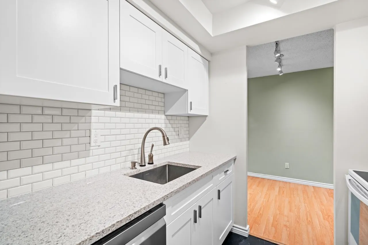 202 410 Agnes Street